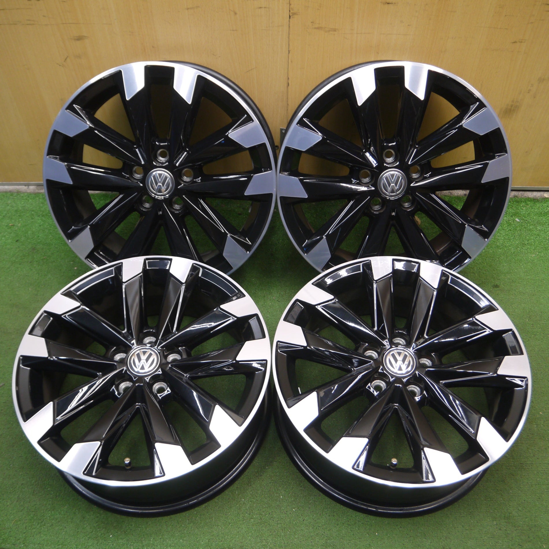 送料無料* キレイ☆ワーゲン T-Cross 純正 ホイール 16インチ 16×6.0J Tクロス PCD100/5H☆4051402Hホ |  名古屋/岐阜の中古カー用品・工具の買取/販売ならガレージゲット