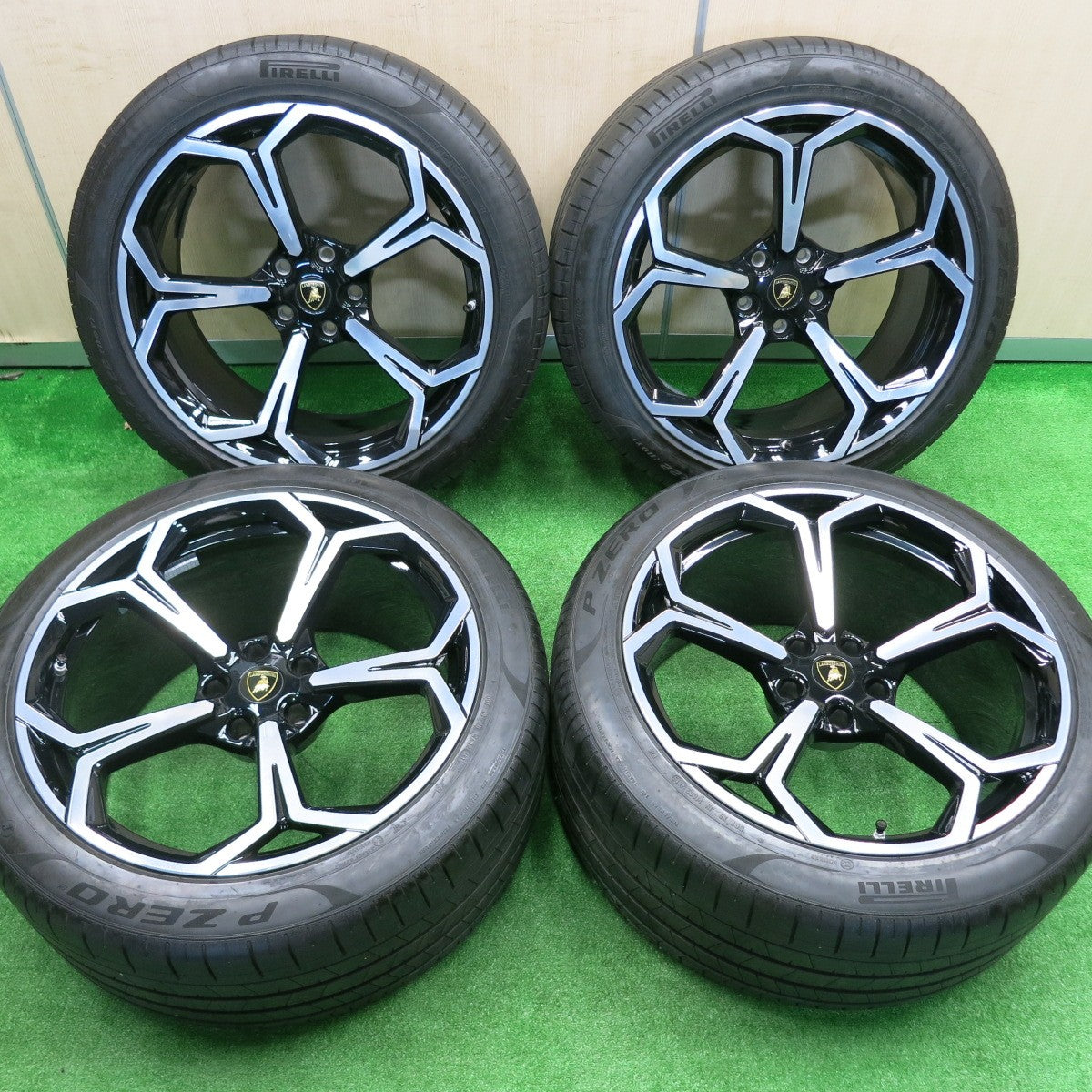 送料無料] バリ溝！キレイ！8.5分☆ランボルギーニ ウルス 純正 OP 285/40R22 325/35R22 ピレリ PZERO 22 |  名古屋/岐阜の中古カー用品・工具の買取/販売ならガレージゲット