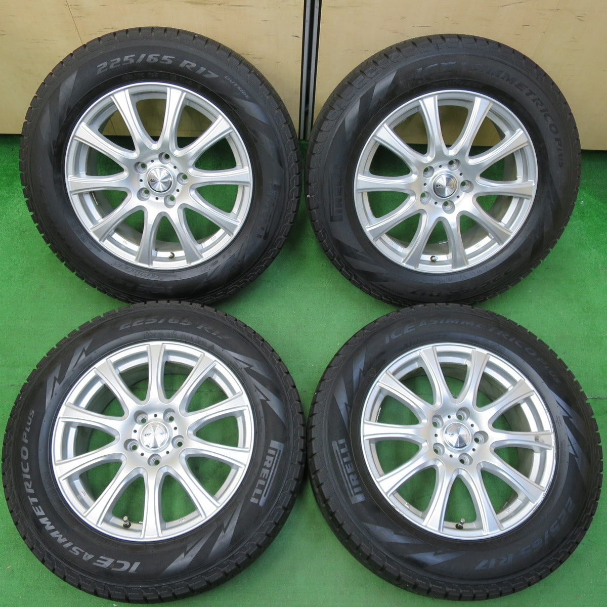 *送料無料* バリ溝！キレイ！8.5分★スタッドレス 225/65R17 ピレリ アイスアシンメトリコ プラス LAUFBAHN 17インチ  PCD114.3/5H★4070502イス