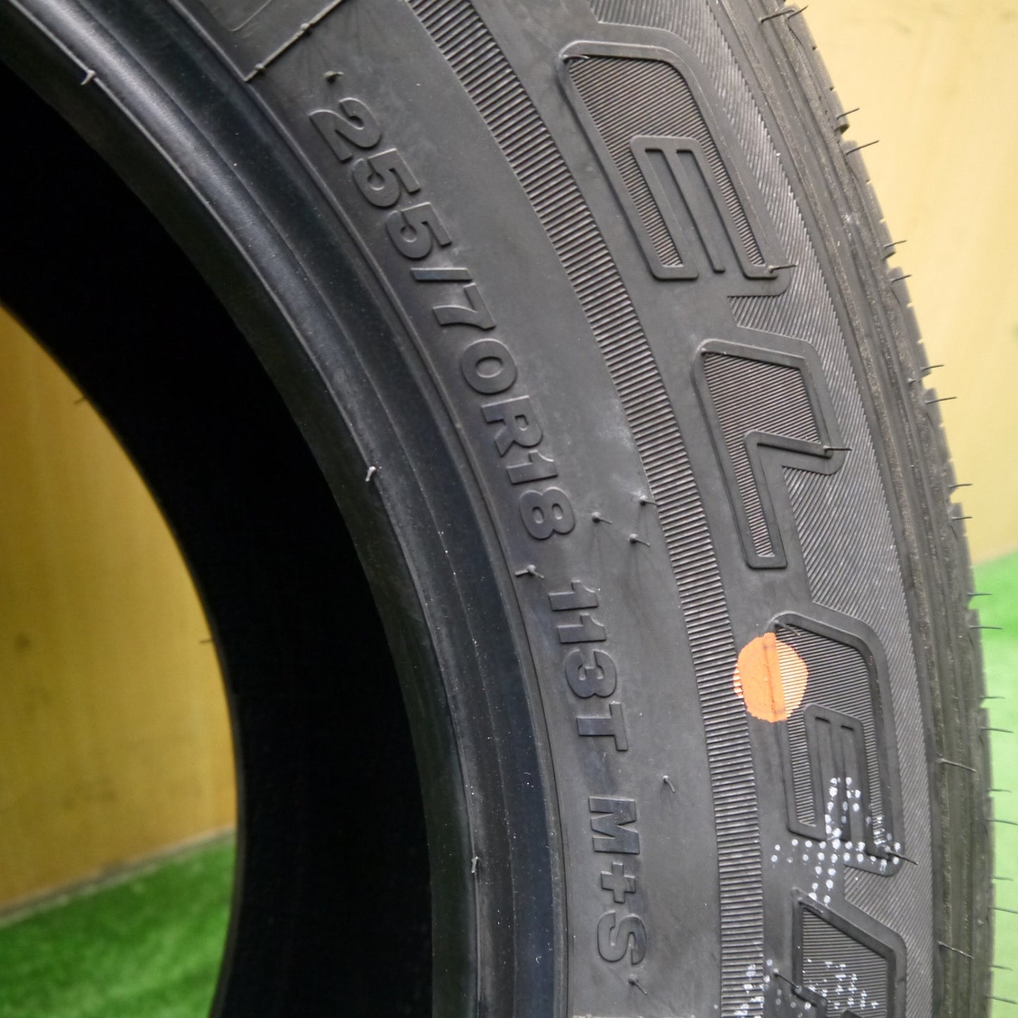新車外し!25年!1本★255/70R18 ブリヂストン デューラー H/T 685 DUELER タイヤ 18インチ ジープ ラングラー 等★5060303Hノタ