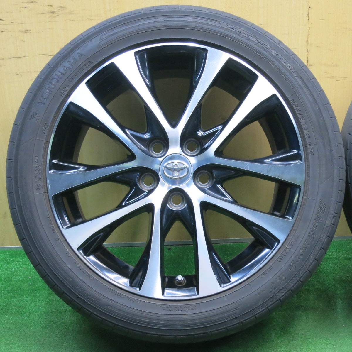 バリ溝!24年!9.5分★トヨタ 50系 エスティマ 純正 225/50R18 ヨコハマ BluEarth-RV RV03 BluEarth-XT AE61 18インチ PCD114.3/5H★5050407NJノ