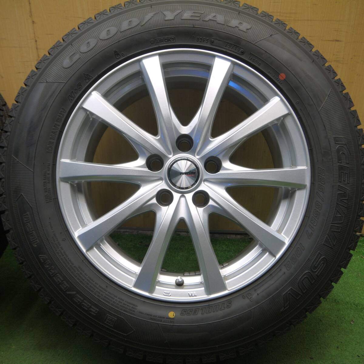 超バリ溝!キレイ!9.5分以上★スタッドレス 225/65R17 グッドイヤー アイスナビ SUV ravrion RS01 PCD114.3/5H★4040110Hス
