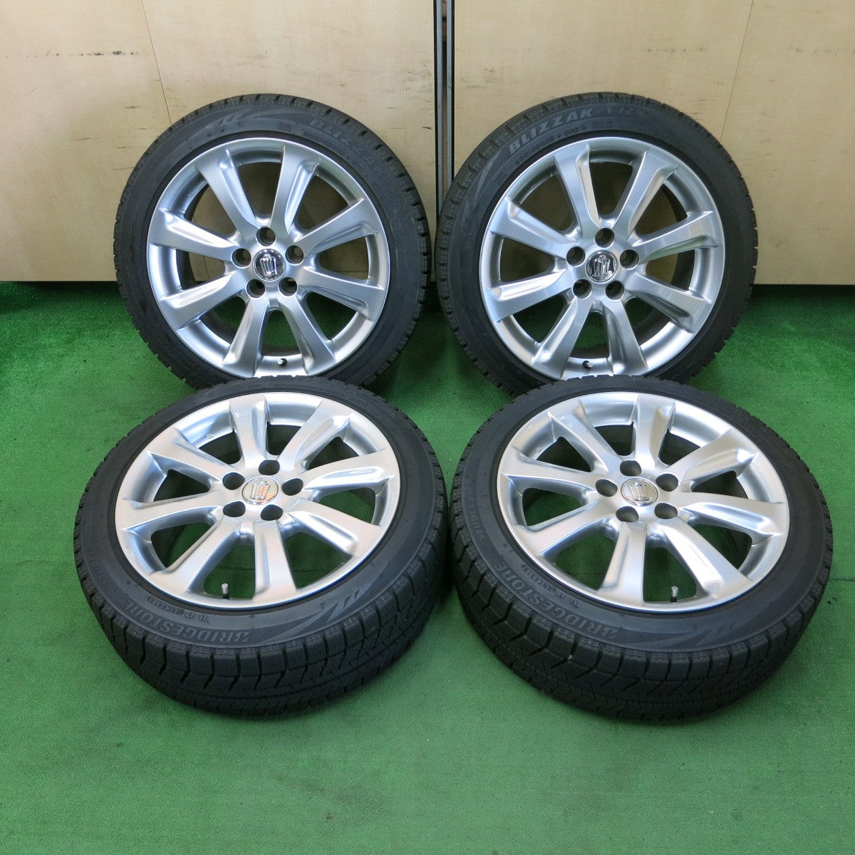 *送料無料* バリ溝！キレイ！9.5分★トヨタ 200系 クラウン アスリート 純正 225/45R18 スタッドレス ブリヂストン ブリザック  VRX PCD114.3/5H★4061103ナス