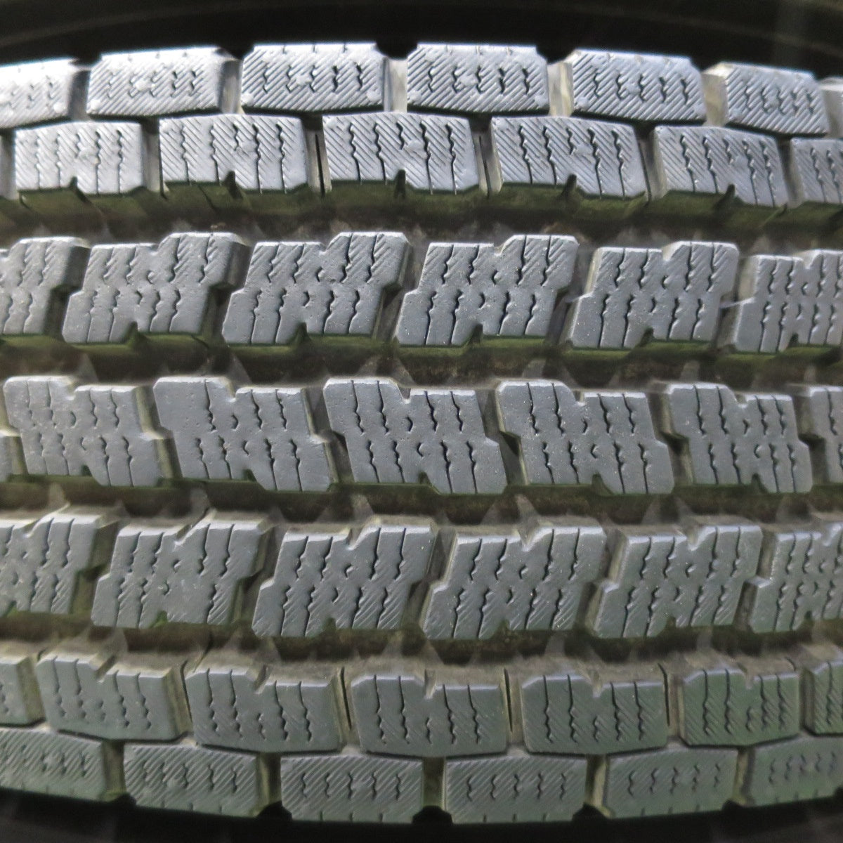 バリ溝!キレイ!9.5分以上★ハイエース 195/80R15 107/105L スタッドレス ヨコハマ アイスガード iG91 TOPY BAZALT-X 15インチ PCD139.7/6H★5040908イス