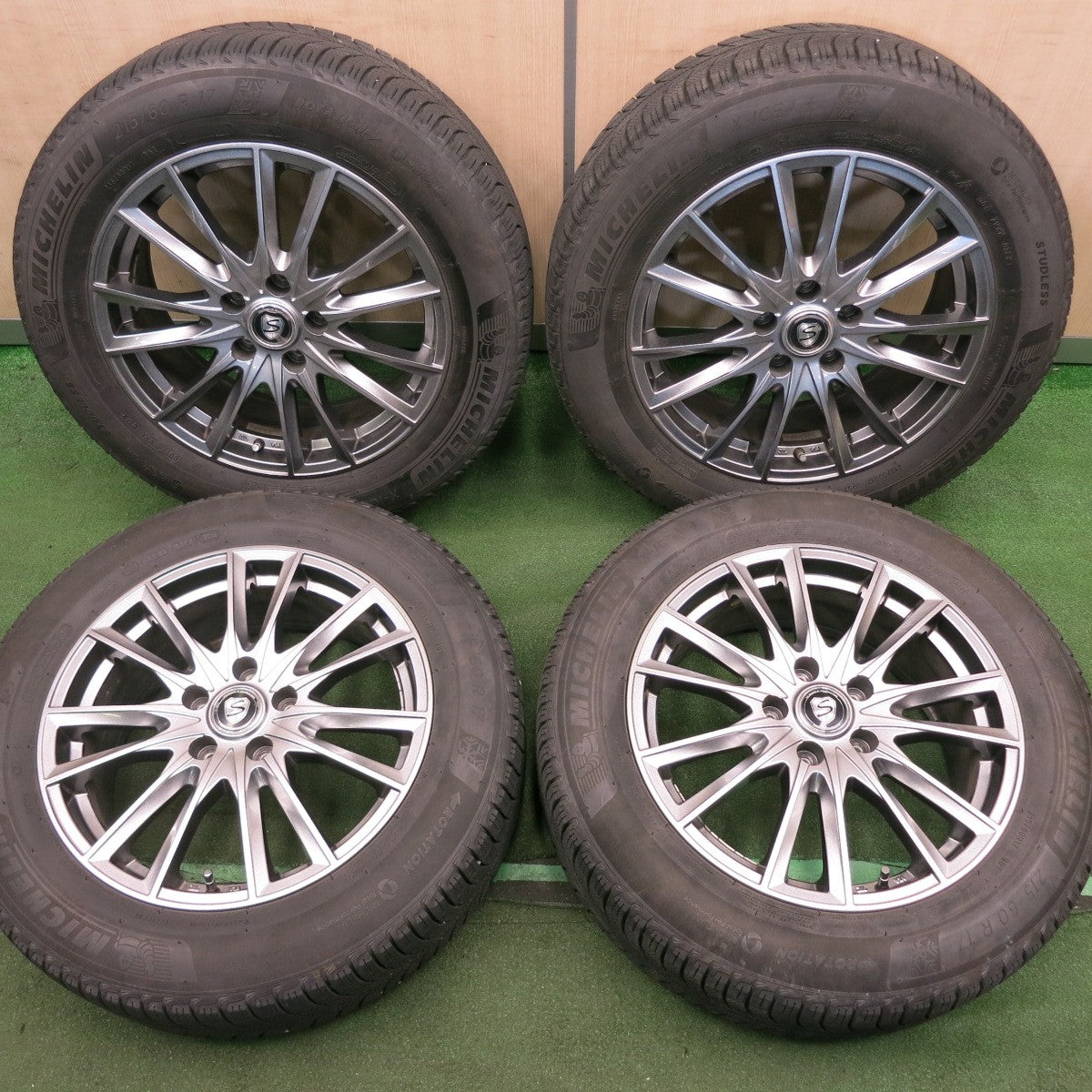 *送料無料* バリ溝！キレイ！8.5分★スタッドレス 215/60R17 ミシュラン X-ICE3+ STRANGER ストレンジャー 17インチ  PCD114.3/5H★4033001NJス