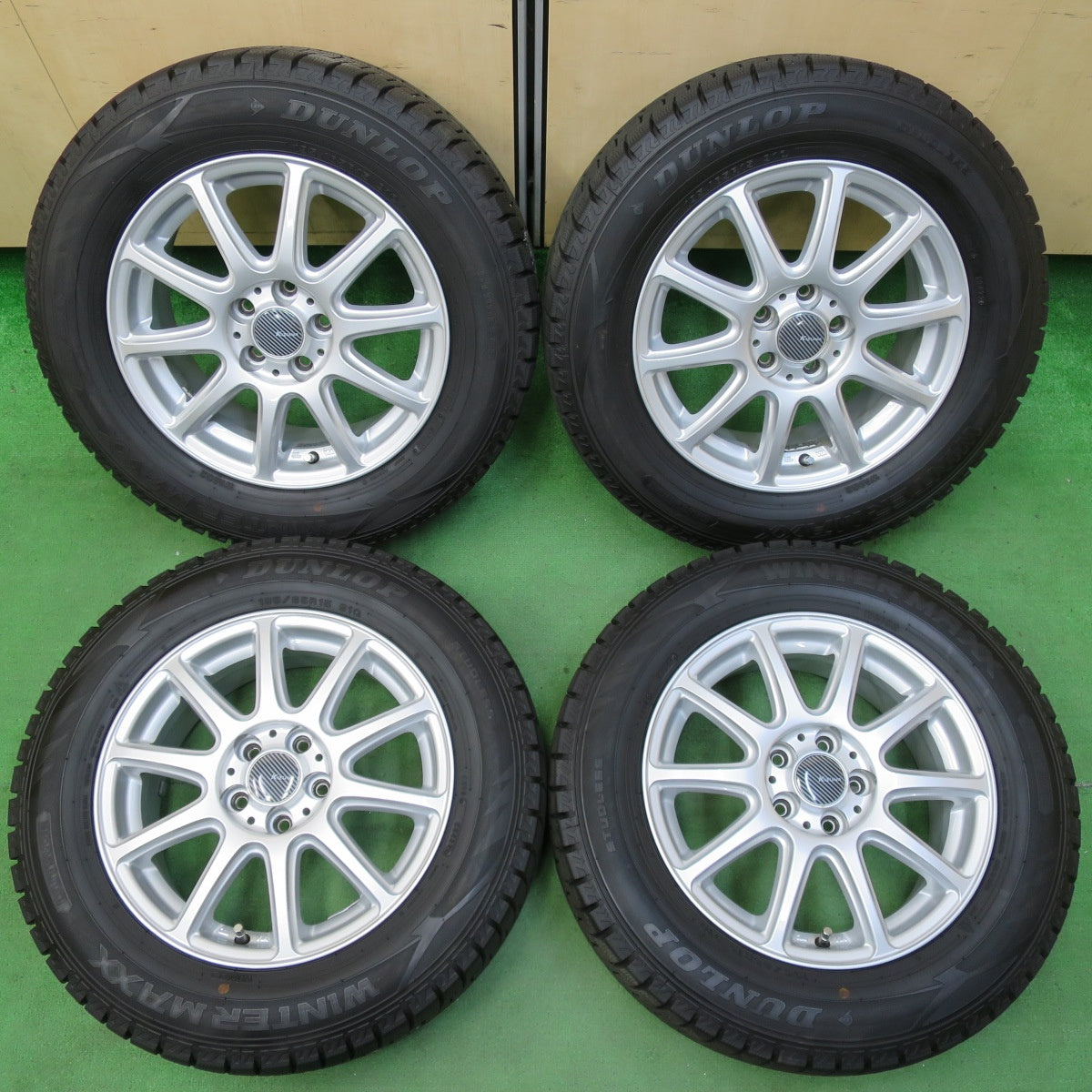 *送料無料* バリ溝！22年！キレイ！9.5分★プリウス等 195/65R15 スタッドレス ダンロップ ウインターマックス WM02 KIZUNA  キズナ 15インチ PCD100/5H★4090805イス