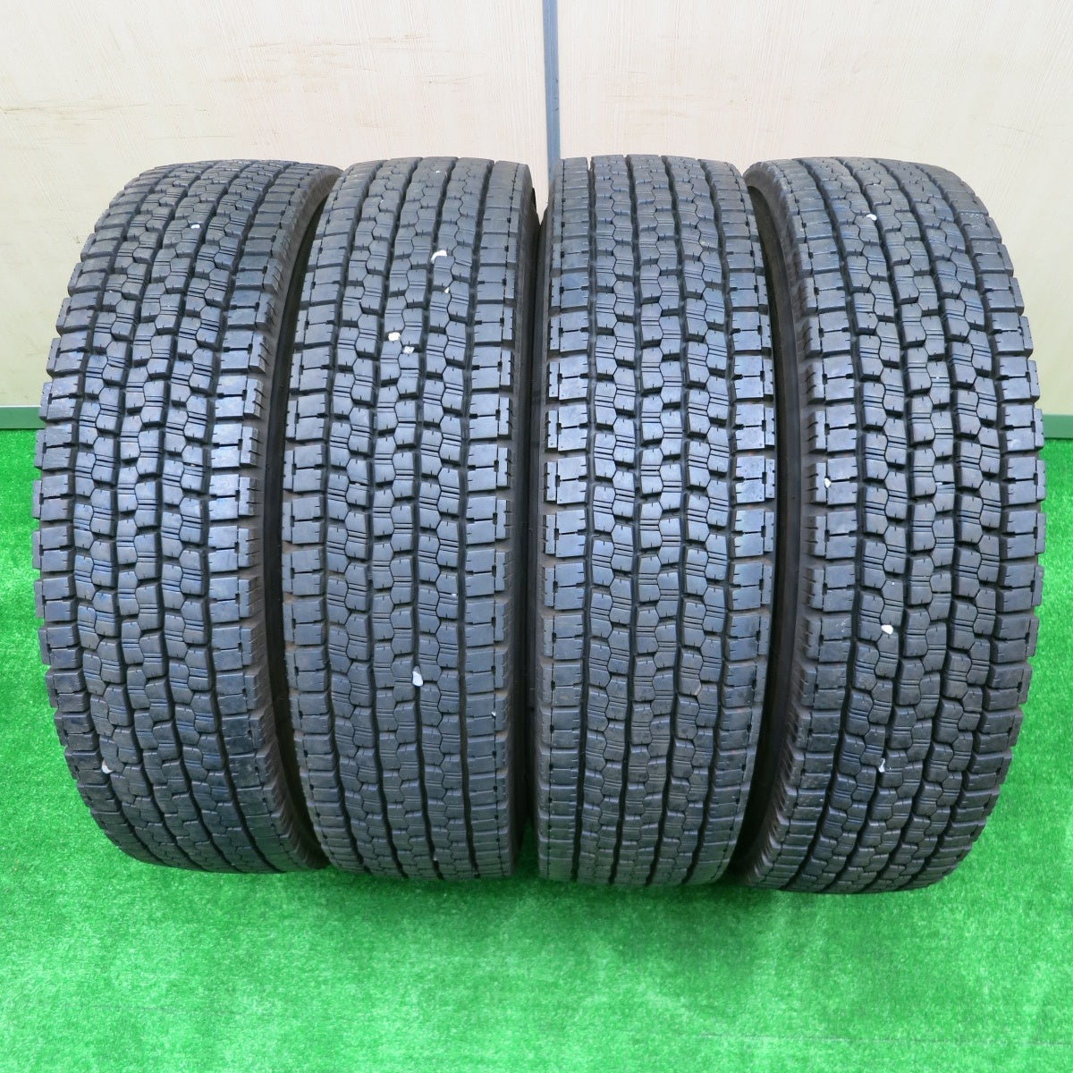 225/80R17.5 123/122L ブリヂストン W900 スタッドレス６本②  050817(タイヤ)｜売買されたオークション情報、yahooの商品情報をアーカイブ公開 - オークファン 自動車、オートバイ