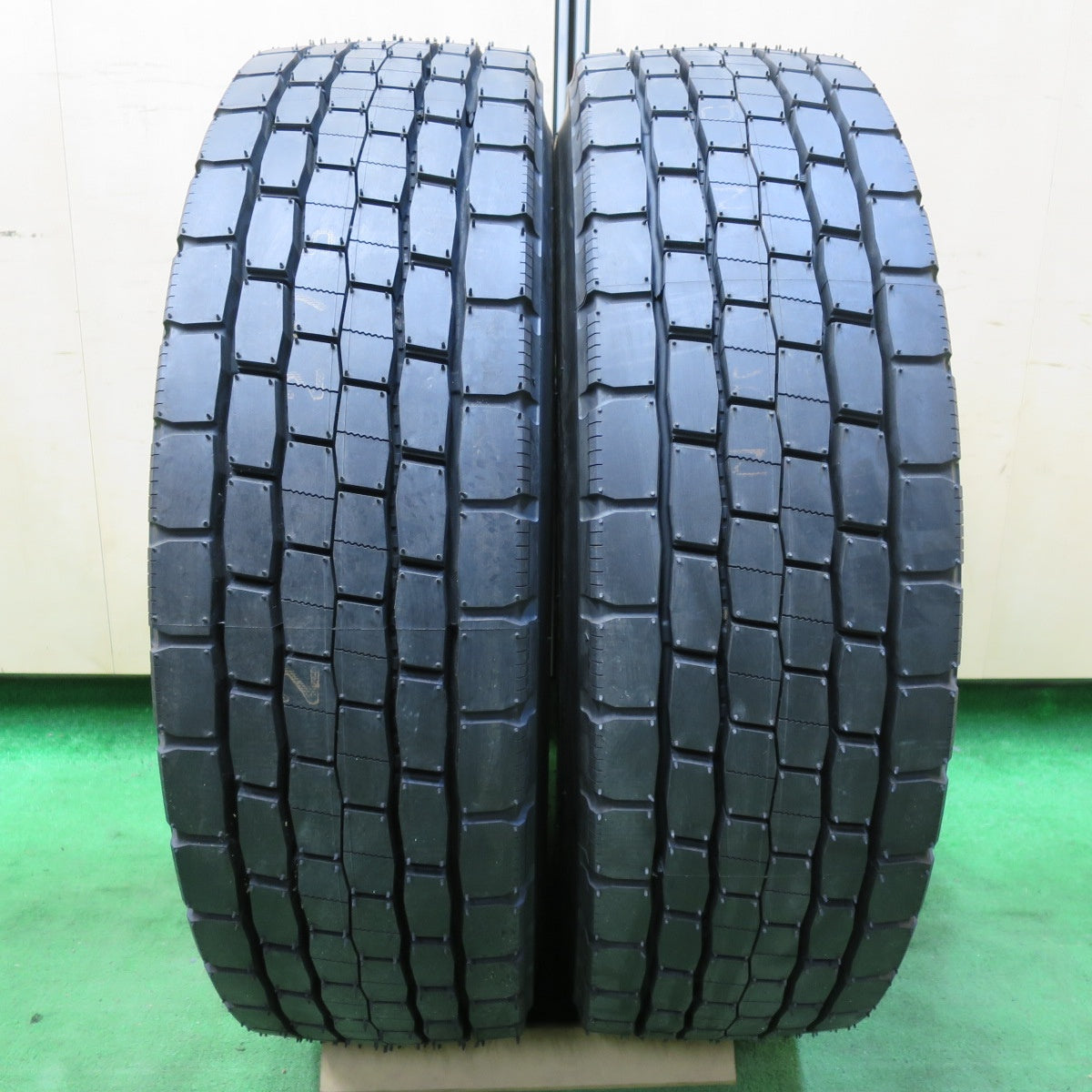 *送料無料* 未使用！22年★トラック タイヤ 245/80R17.5 133/131L ダンロップ デクテス SP680 DECTES  17.5インチ★4072101イスタ