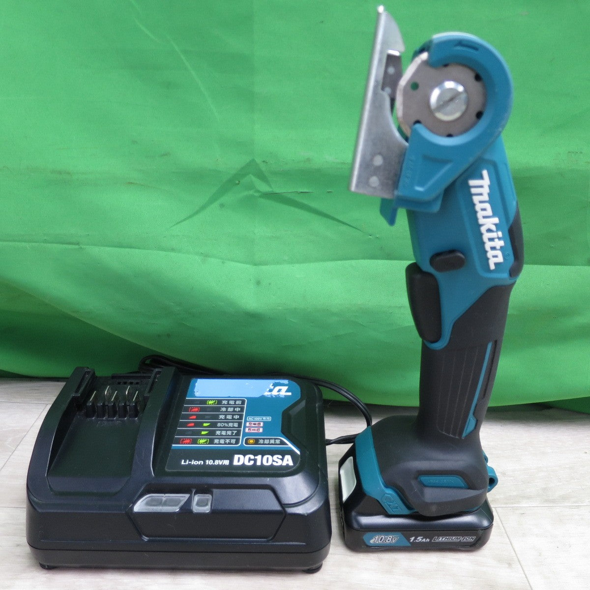 [送料無料] キレイ☆makita マキタ 充電式 マルチカッター CP100D コードレス バッテリ BL1015 充電器 DC10SA 切断機  DIY 電動 工具☆