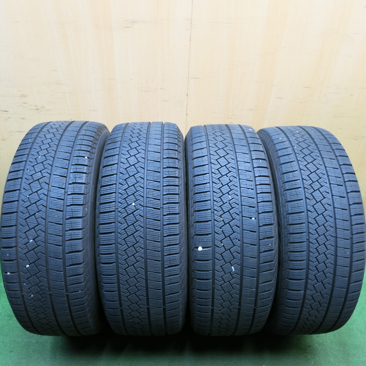 バリ溝!22年!キレイ!9分★ボルボ 等 EURO AFG 235/55R18 スタッドレス ピレリ アイスゼロ アシンメトリコ 18インチ PCD108/5H★5051204AKス