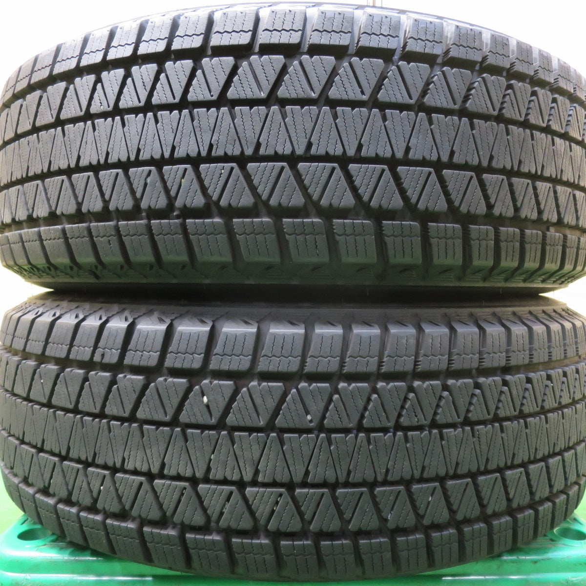 [送料無料] バリ溝！21年！9.5分★スタッドレス 225/65R17 ブリヂストン ブリザック DM-V3 タイヤ 17インチ RAV4 ハリアー  エクストレイル 等★4110804イスタ