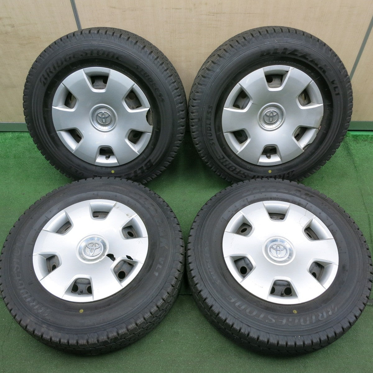 トヨタ ハイエース(200系)用 195/80R15 107/105N トーヨー H30 ホワイトレター ランドフット SWZ グロスブラックリムポリッシュ 新品サマータイヤホイール 4本セット