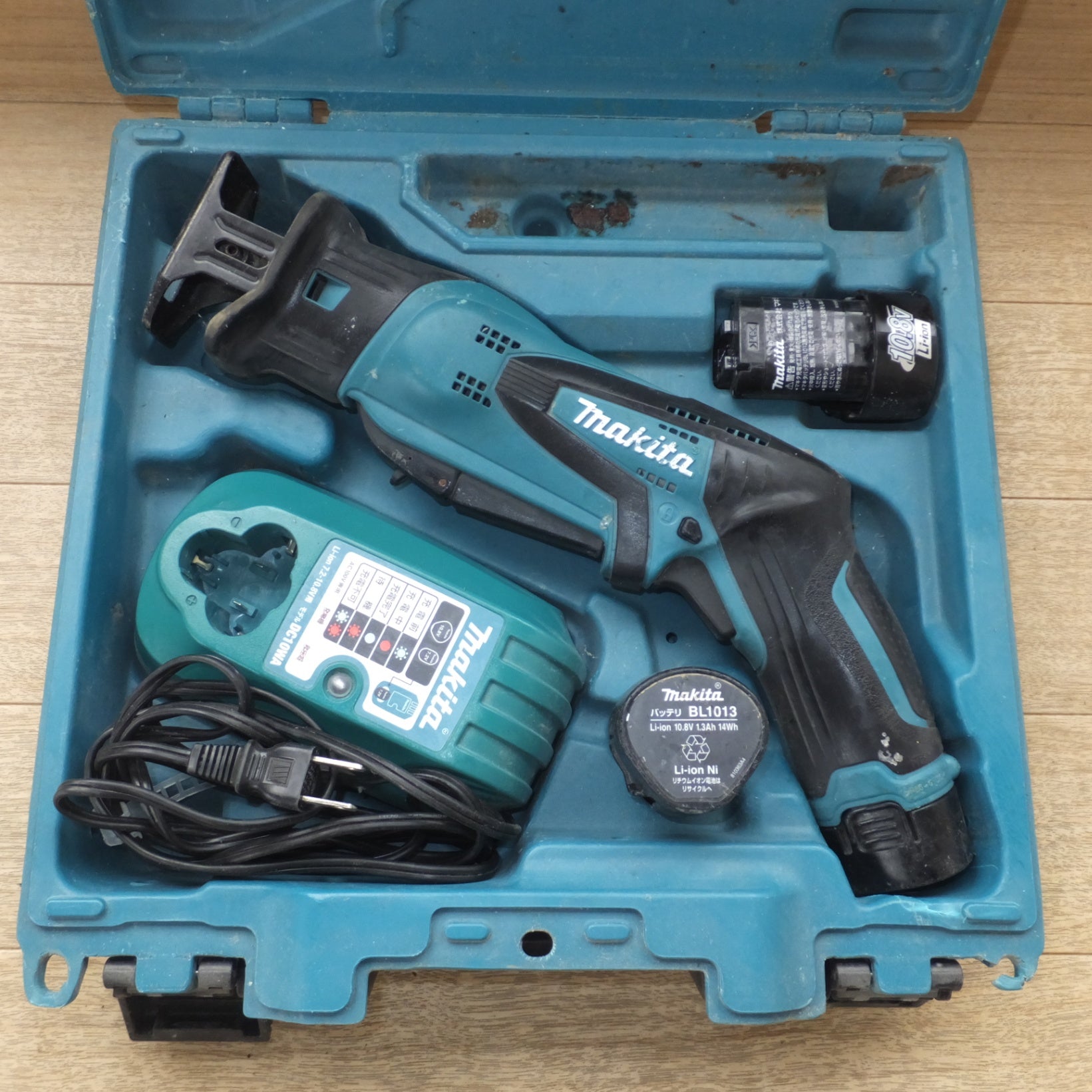 [送料無料] ★マキタ makita 充電式レシプロソー JR101DW 10.8V　バッテリ 3個★