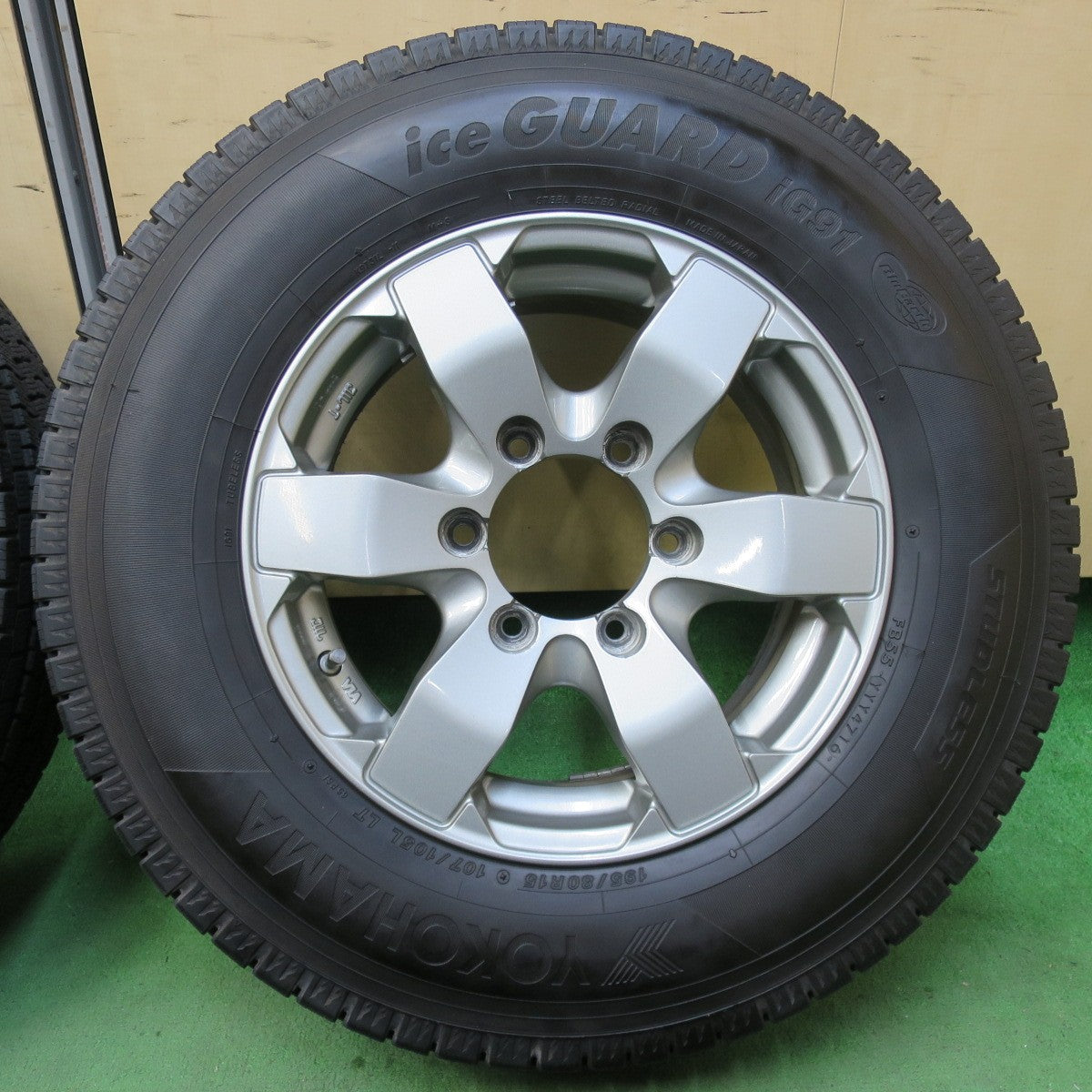 バリ溝!キレイ!9.5分以上★ハイエース 195/80R15 107/105L スタッドレス ヨコハマ アイスガード iG91 TOPY BAZALT-X 15インチ PCD139.7/6H★5040908イス