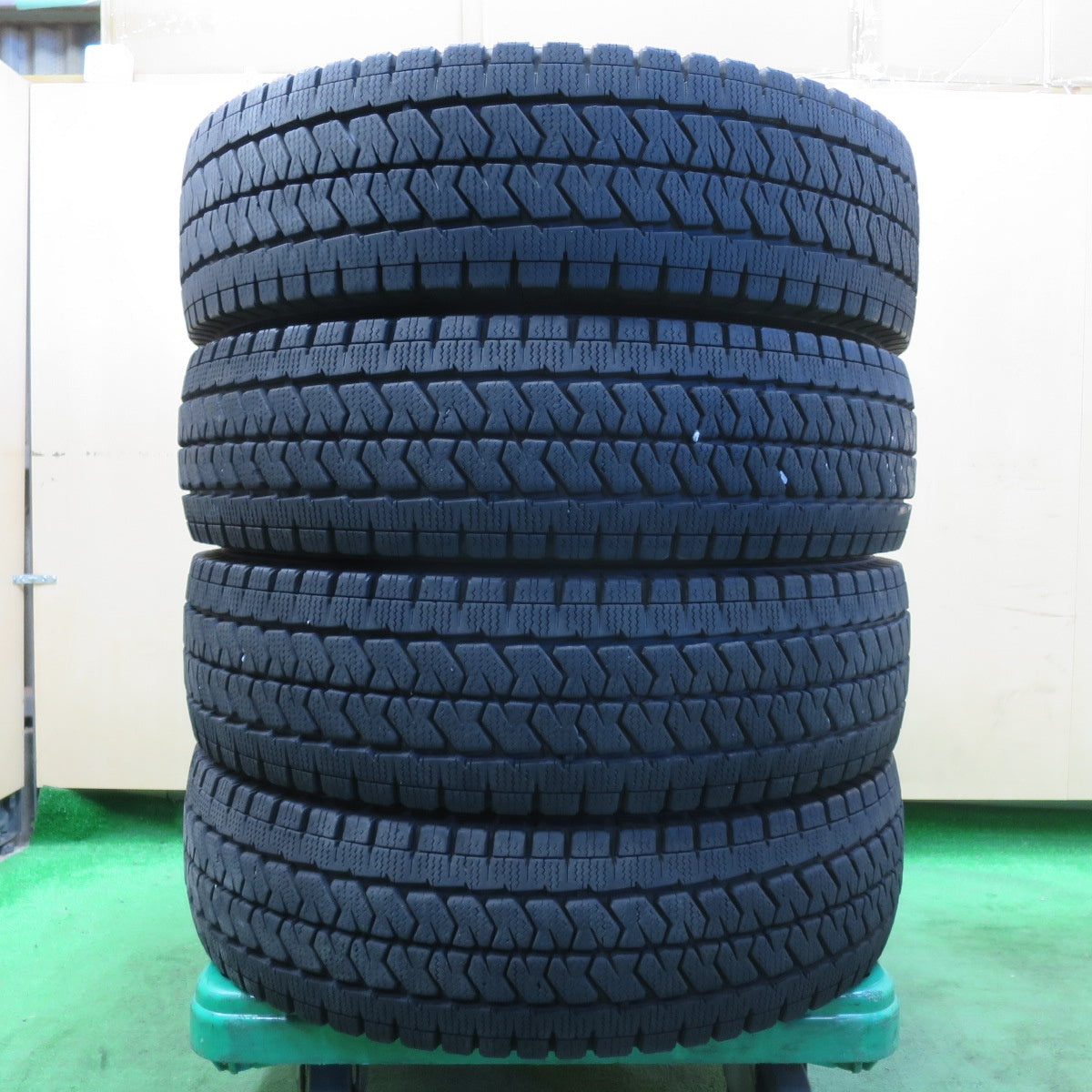 送料無料] バリ溝！22年！8.5分☆スタッドレス 195/80R15 107/105N ブリヂストン ブリザック VL10 タイヤ 15 |  名古屋/岐阜の中古カー用品・工具の買取/販売ならガレージゲット