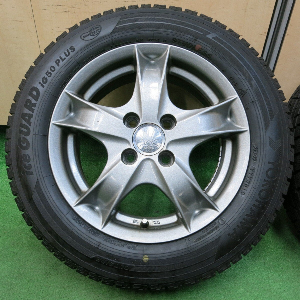 バリ溝!ほぼ10分★スタッドレス 175/65R14 ヨコハマ アイスガード iG50 プラス STYTZ 14インチ PCD100/4H★4052405イス
