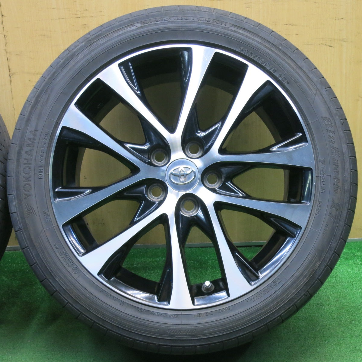 バリ溝!24年!9.5分★トヨタ 50系 エスティマ 純正 225/50R18 ヨコハマ BluEarth-RV RV03 BluEarth-XT AE61 18インチ PCD114.3/5H★5050407NJノ
