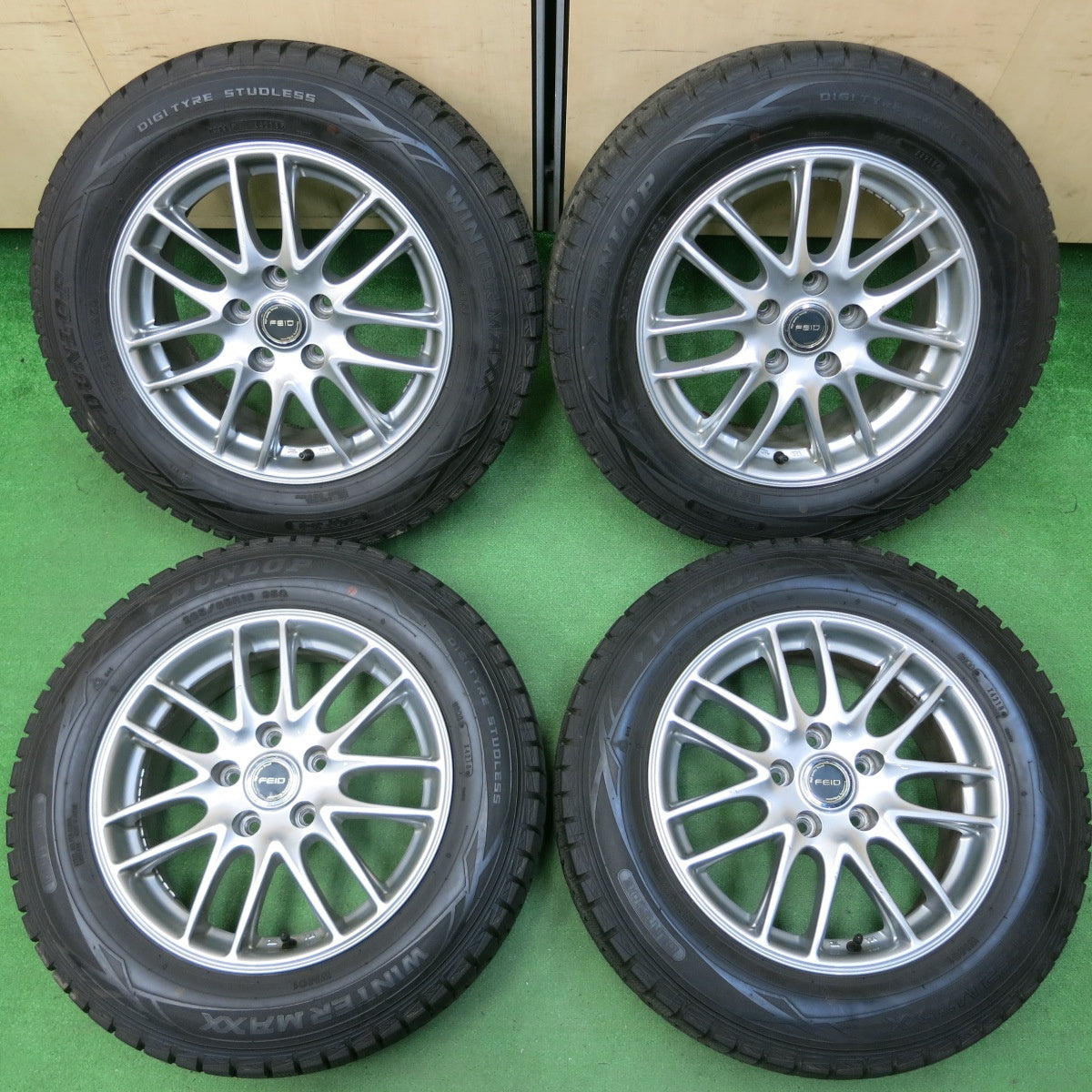 *送料無料* バリ溝！9.5分★スタッドレス 205/65R16 ダンロップ ウインターマックス WM01 FEID 16インチ  PCD114.3/5H★4042612イス