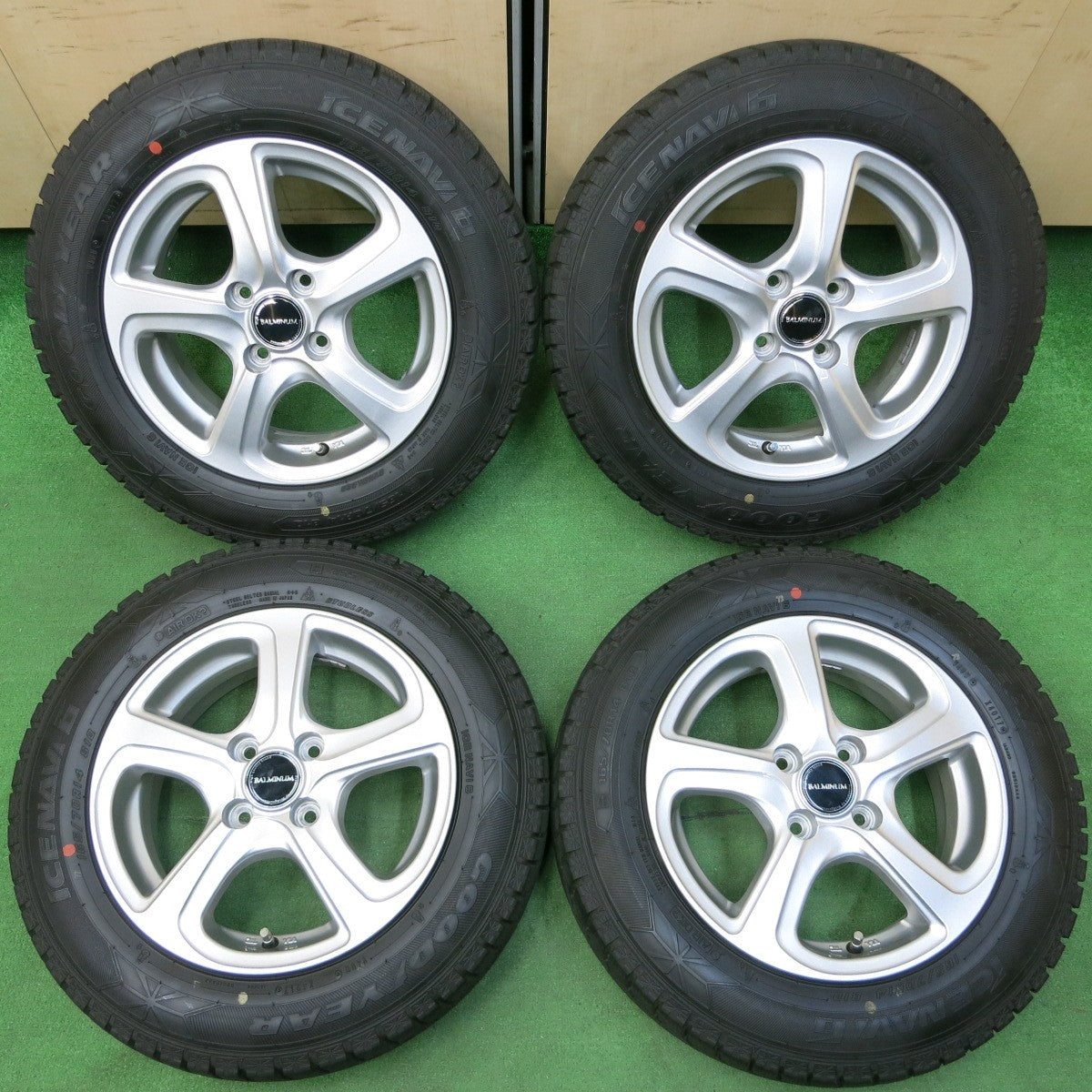 送料無料* 超バリ溝！キレイ！ほぼ10分☆スタッドレス 165/70R14