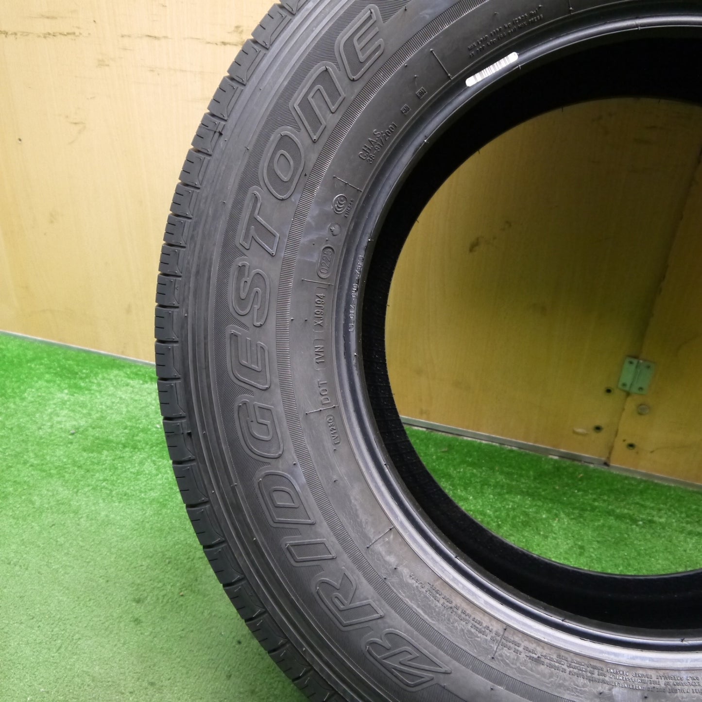 新車外し!25年!1本★255/70R18 ブリヂストン デューラー H/T 685 DUELER タイヤ 18インチ ジープ ラングラー 等★5060303Hノタ