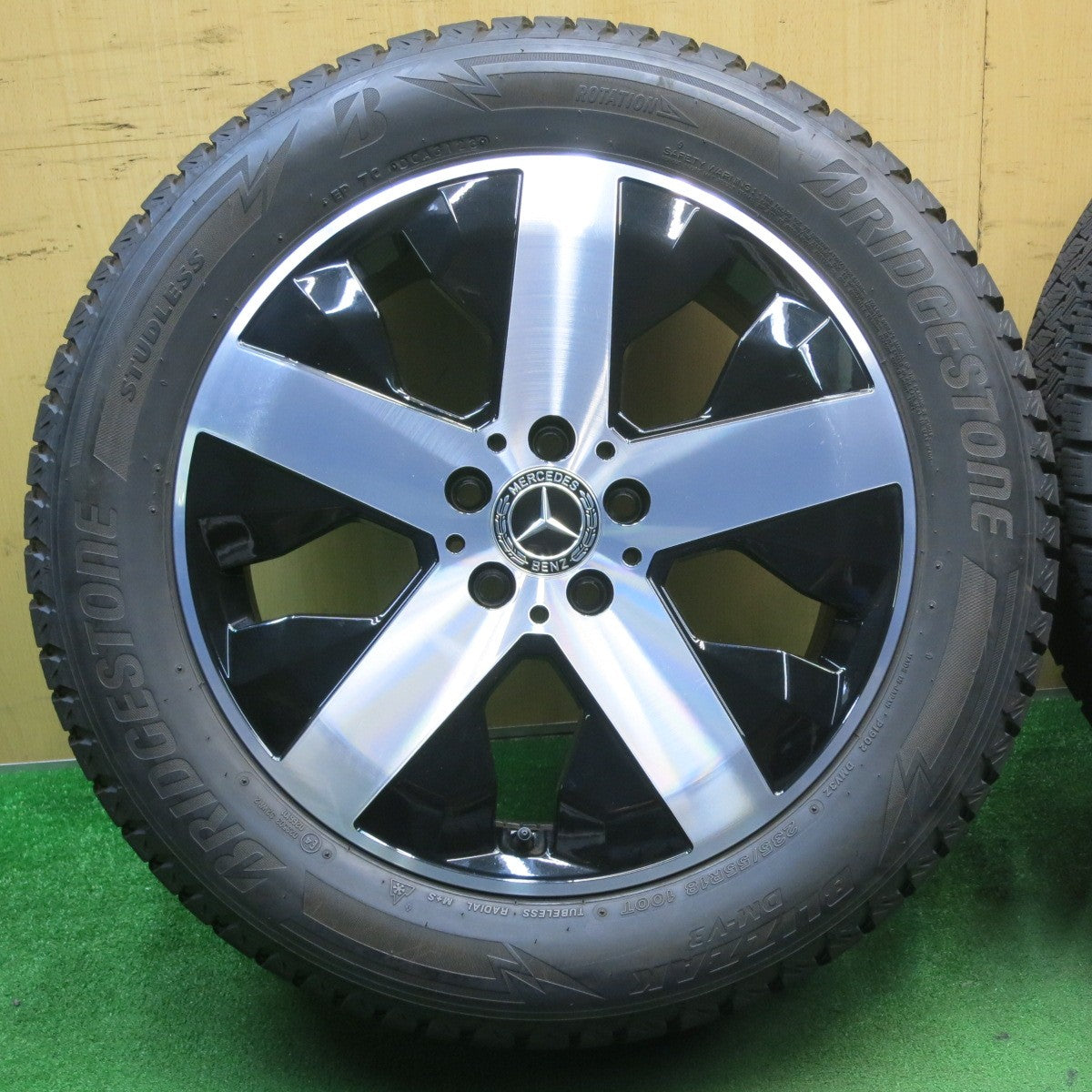バリ溝!23年!キレイ!9.5分以上★ベンツ GLBクラス X247 純正 235/55R18 スタッドレス ブリヂストン ブリザック DM-V3 18インチ PCD112/5H★5050901NJス