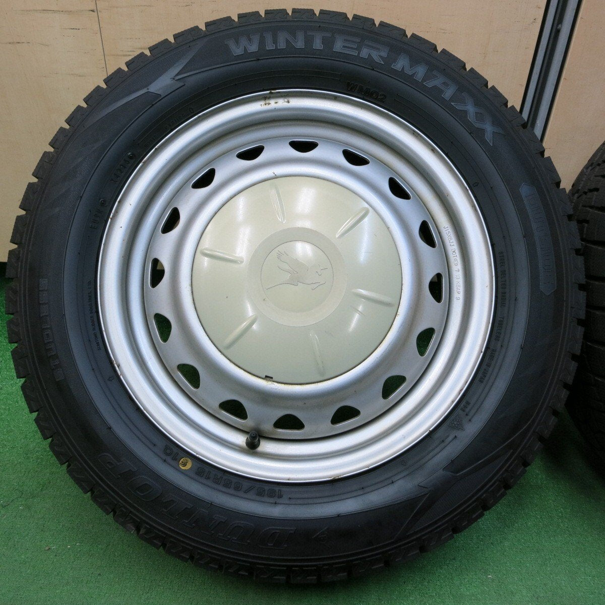 バリ溝!綺麗!9.5分以上★スタッドレス 195/65R15 ダンロップ WM02 スチール PCD100 114.3/4H マルチ★4050111イス