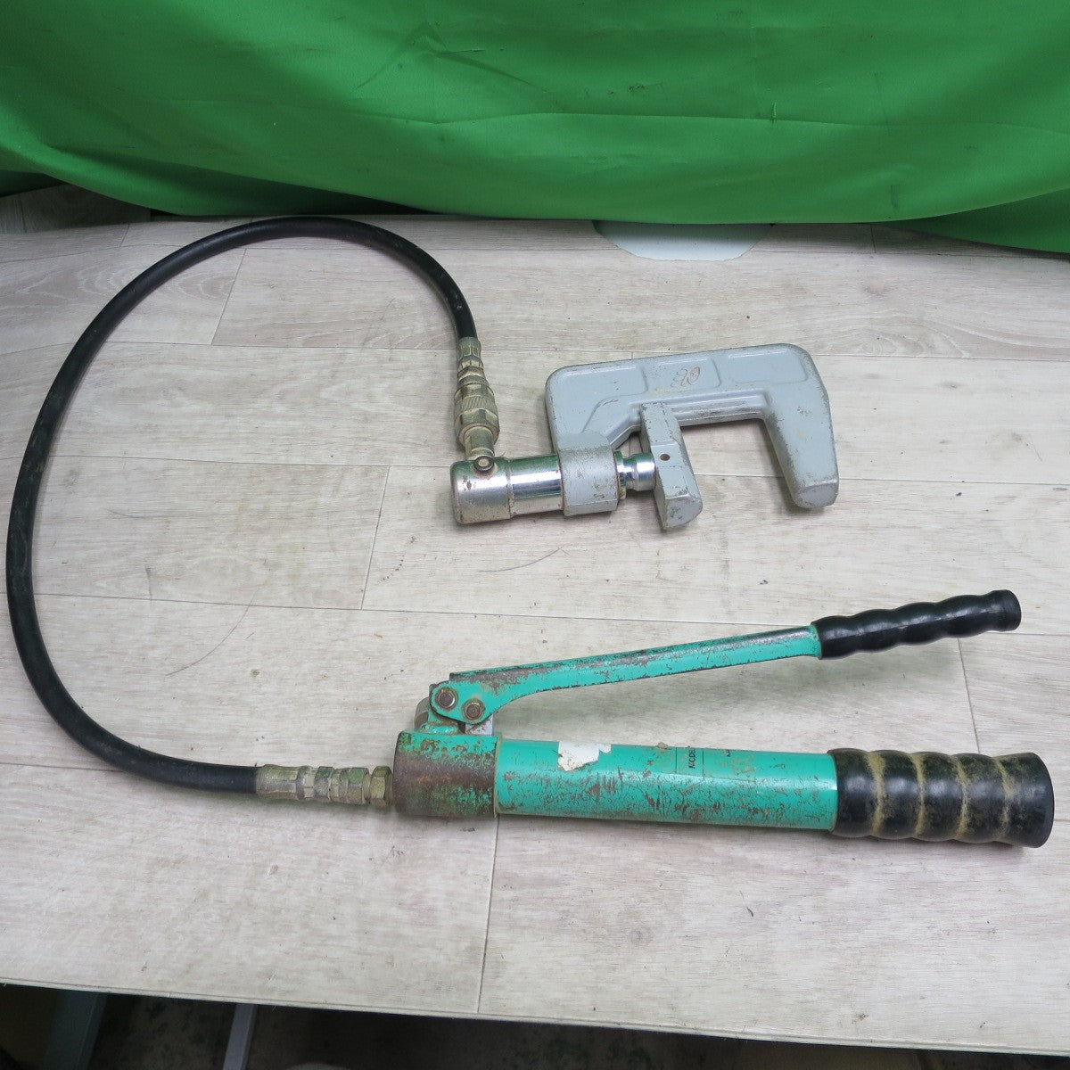 正規品通販亀倉精機 手動油圧式パイプ断水機 S-30N 水道工事 圧着工具、ハンドプレス機