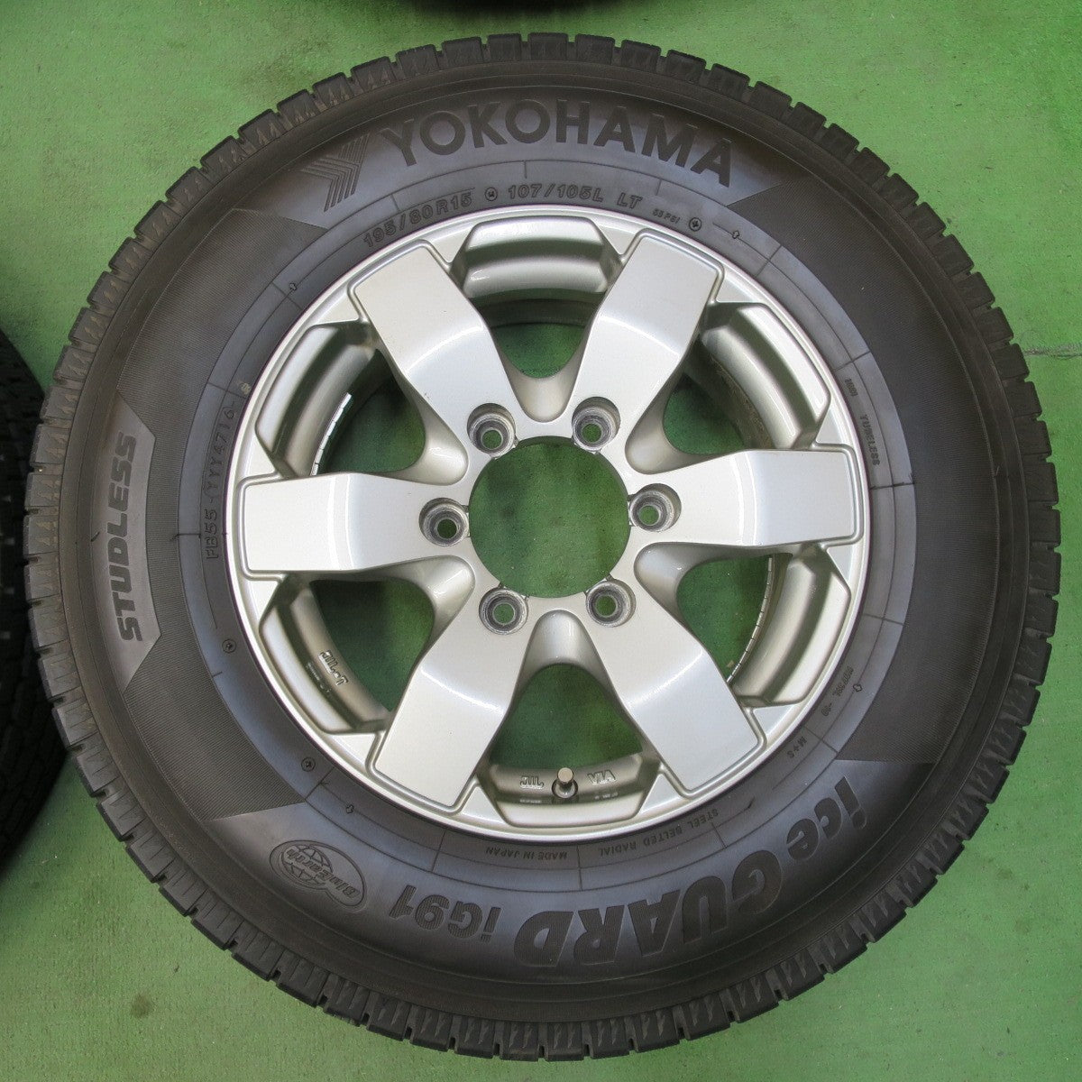 バリ溝!キレイ!9.5分以上★ハイエース 195/80R15 107/105L スタッドレス ヨコハマ アイスガード iG91 TOPY BAZALT-X 15インチ PCD139.7/6H★5040908イス