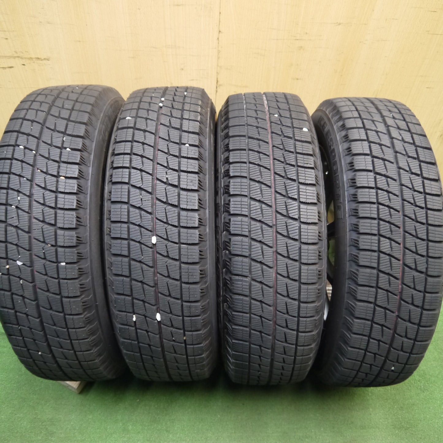 バリ溝!キレイ!ほぼ10分★スタッドレス 175/65R15 アイスエスポルテ LEBEN レーベン 15インチ PCD100/4H★5041106Hス