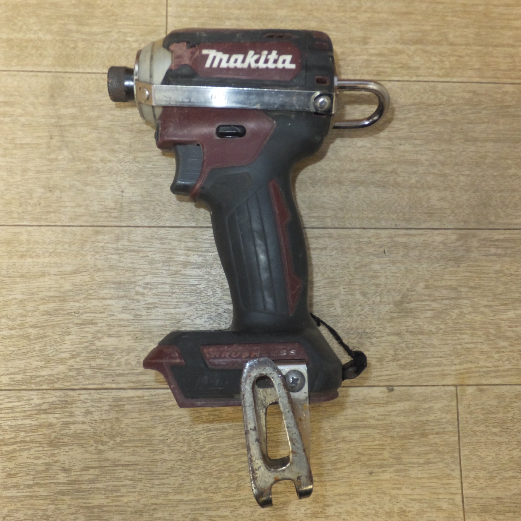 [送料無料] ★マキタ makita 充電式インパクトドライバ TD171D 赤 18V 金具付　本体のみ★