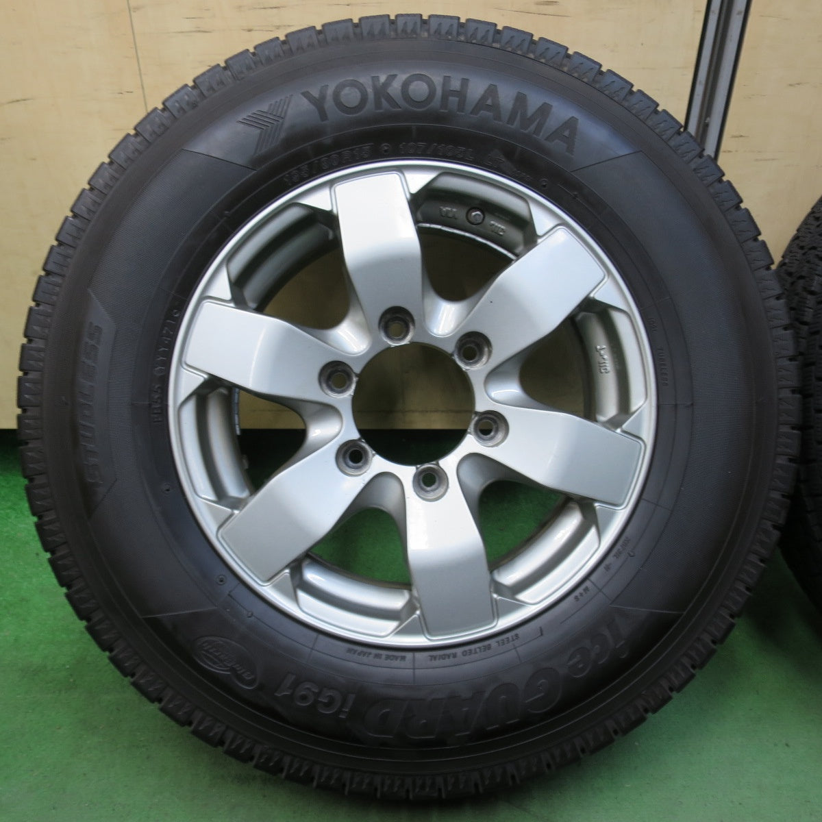 バリ溝!キレイ!9.5分以上★ハイエース 195/80R15 107/105L スタッドレス ヨコハマ アイスガード iG91 TOPY BAZALT-X 15インチ PCD139.7/6H★5040908イス