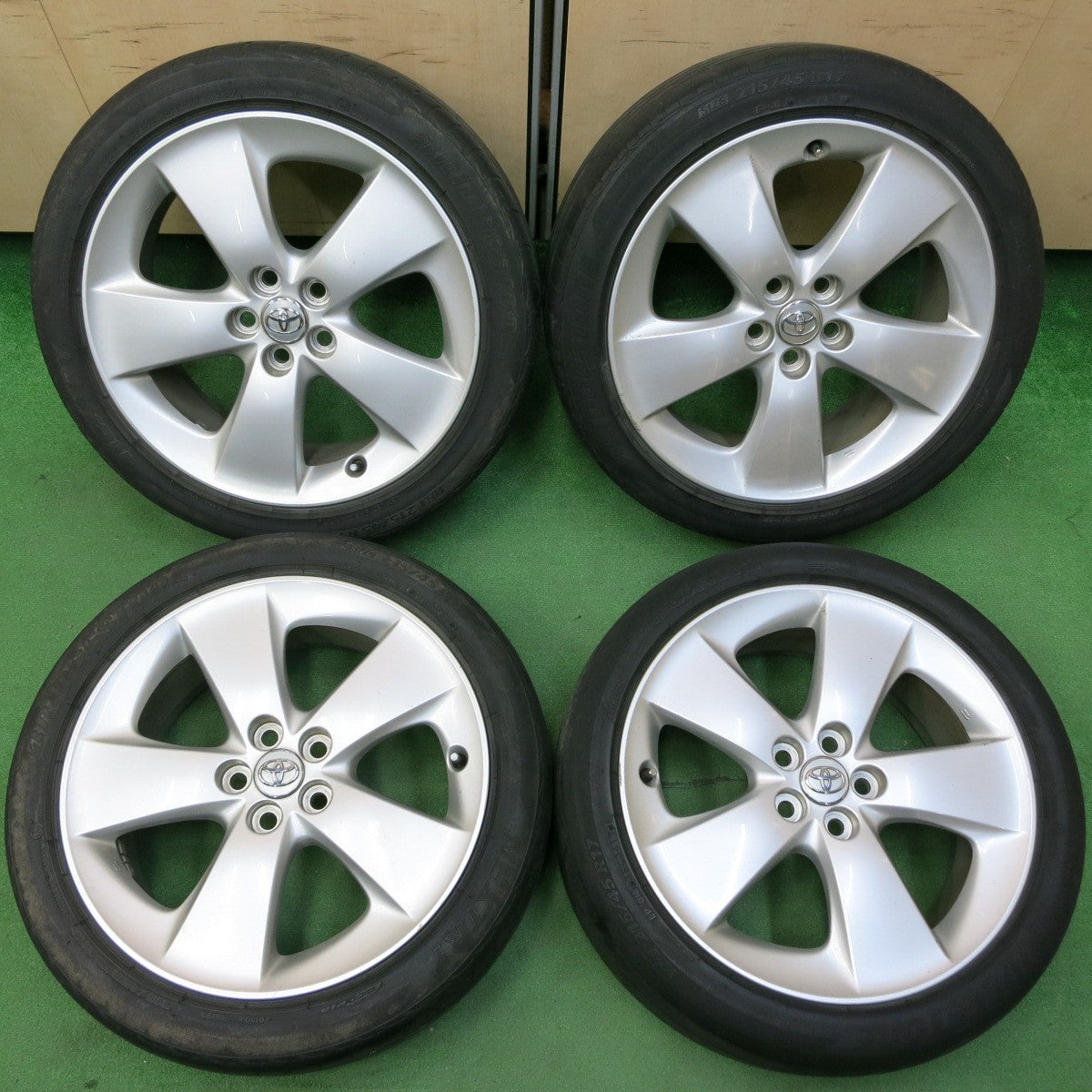 30プリウス ツーリング純正タイヤホイールセット215/45R17