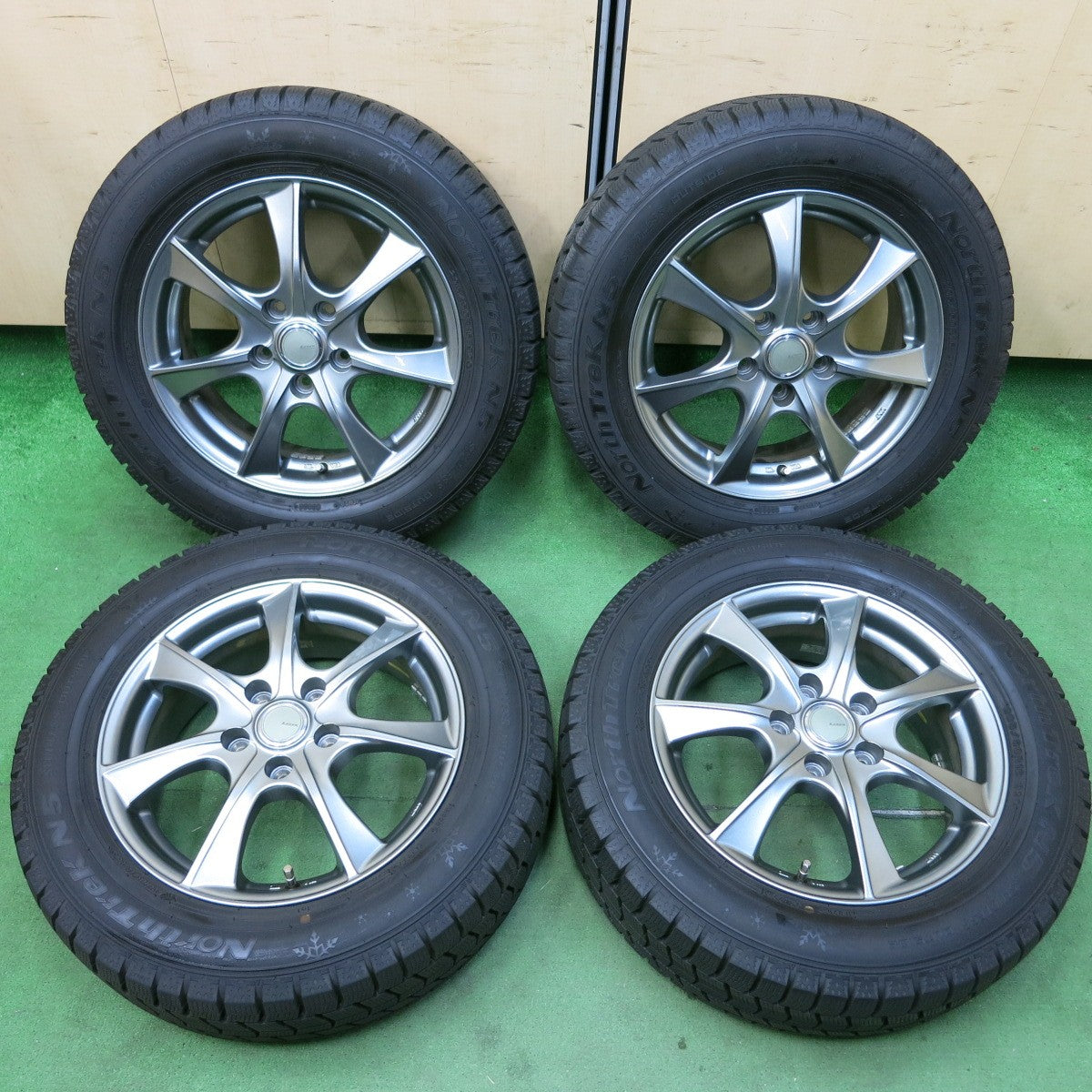 [送料無料] バリ溝！22年！キレイ！9.5分以上★スタッドレス 205/60R16 オートバックス ノーストレック N5 LEBEN レーベン  16インチ PCD114.3/5H★4100208SYス