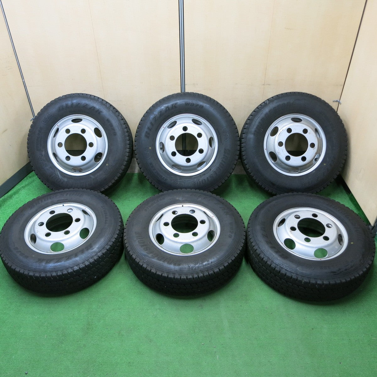 *送料無料* 6本価格★トラック タイヤ 215/85R16 120/118L スタッドレス ブリヂストン ブリザック W979 TOPY スチール  128-8TC 16インチ PCD222.25/6H★4071902ナス