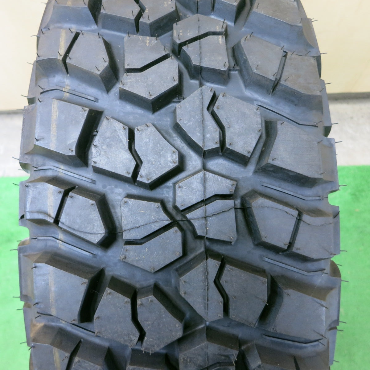 *送料無料* 未使用！22年★255/75R17 111/108Q BFグッドリッチ Mud-Terrain T/A KM2 17インチ JEEP  ジープ ラングラー プラド等★4070502ナノタ