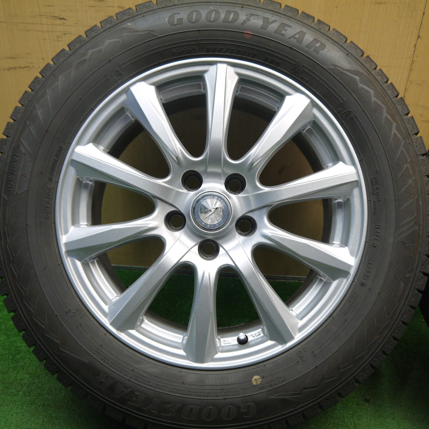 バリ溝!23年!キレイ!9.5分★スタッドレス 225/60R17 グッドイヤー アイスナビ8 JOKER ジョーカー 17インチ PCD114.3/5H★5041407Hス