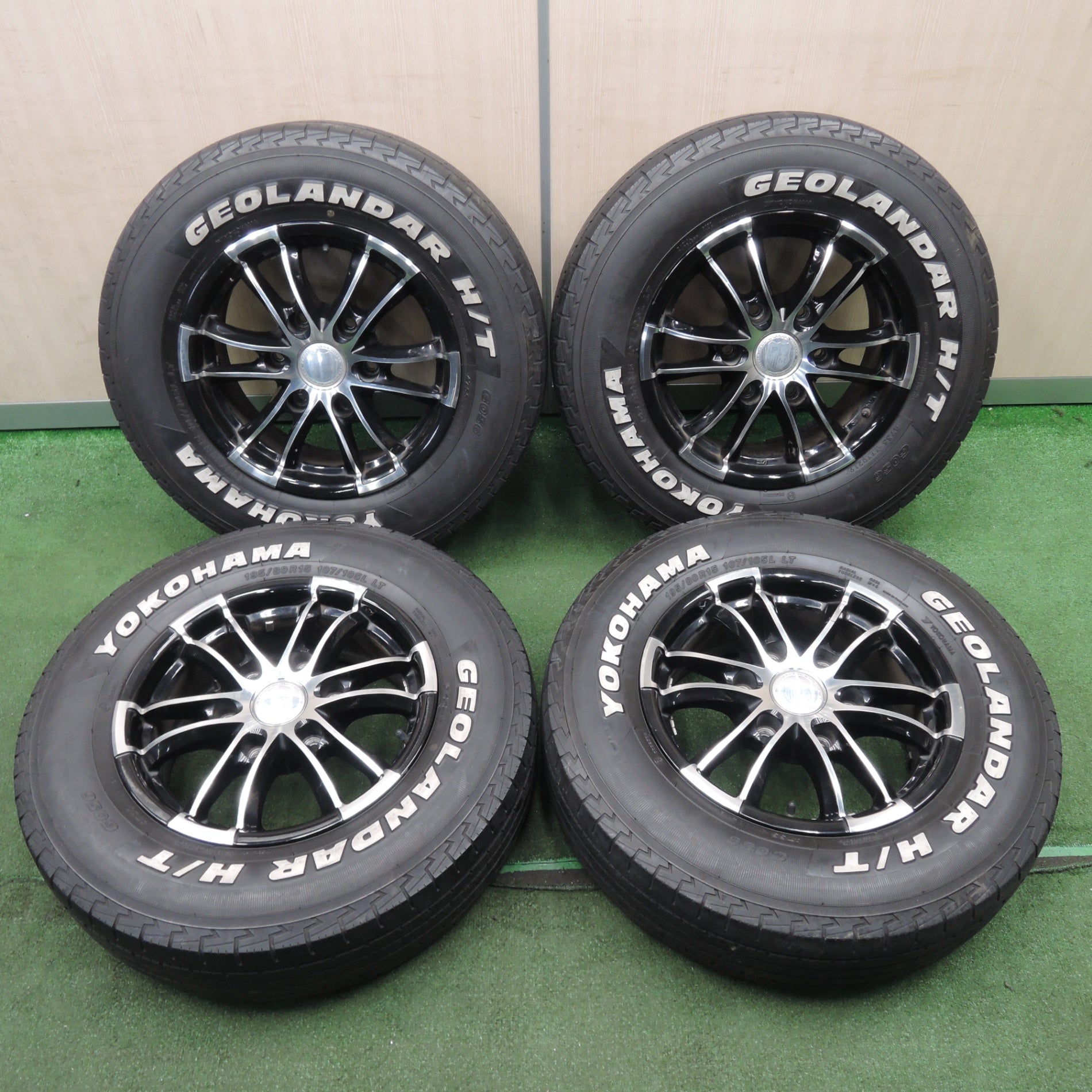 *送料無料* 4本価格★ハイエース等 PERFORMANCE WHEELS 195/80R15 ヨコハマ ジオランダー H/T ホワイトレター  PCD139.7/6H★4030403NJノ