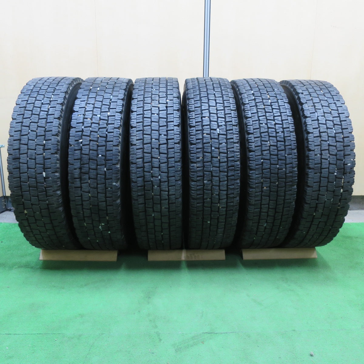 *送料無料* バリ溝！8.5分★トラック タイヤ 225/80R17.5 123/122L スタッドレス ダンロップ デクテス SP081  DECTES 17.5インチ★4072201イスタ