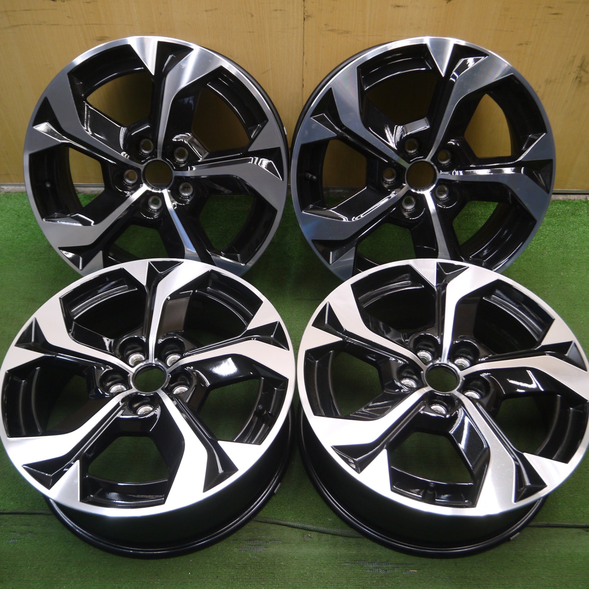 *送料無料* 新車外し★マツダ MX-30 純正 ホイール 18インチ 18×7J PCD114.3/5H MX30★4042604Hホ