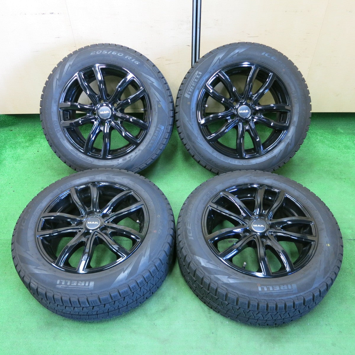 *送料無料* バリ溝！8.5分★BMW 等 MAK 205/60R16 スタッドレス ピレリ アイスアシンメトリコ プラス 16インチ  PCD112/5H★4061401ナス