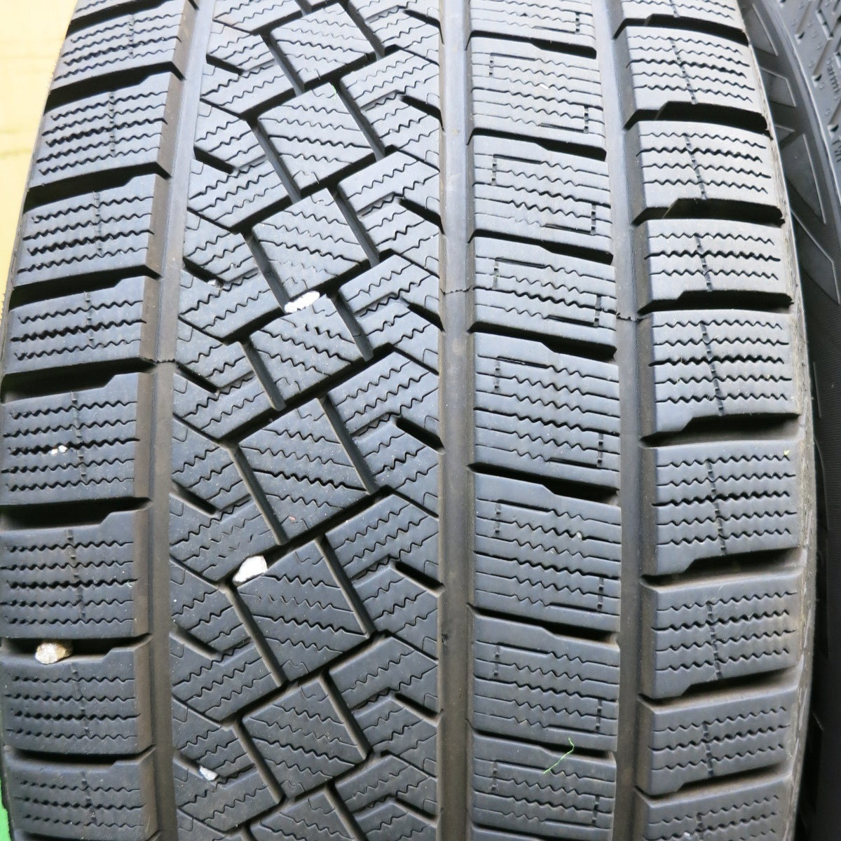 バリ溝!22年!キレイ!9分★ボルボ 等 EURO AFG 235/55R18 スタッドレス ピレリ アイスゼロ アシンメトリコ 18インチ PCD108/5H★5051204AKス
