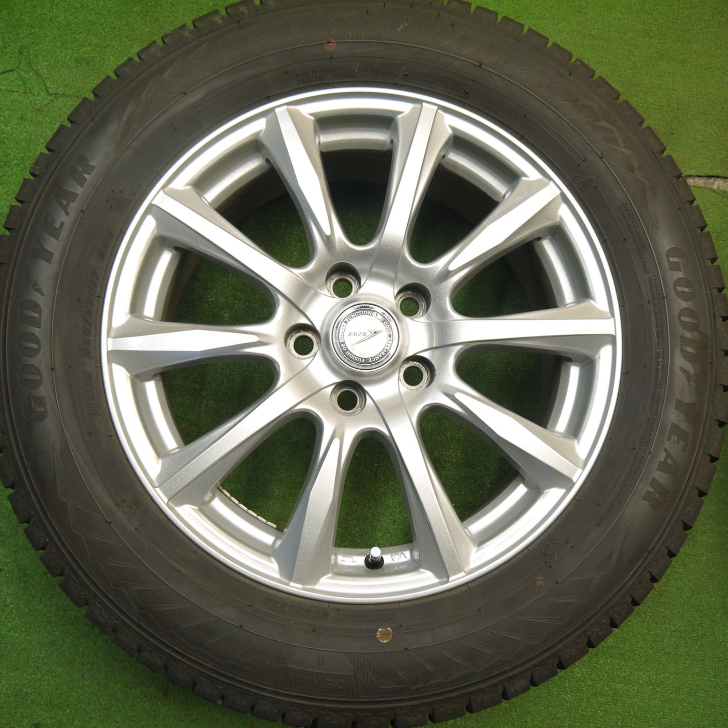 バリ溝!23年!キレイ!9.5分★スタッドレス 225/60R17 グッドイヤー アイスナビ8 JOKER ジョーカー 17インチ PCD114.3/5H★5041407Hス