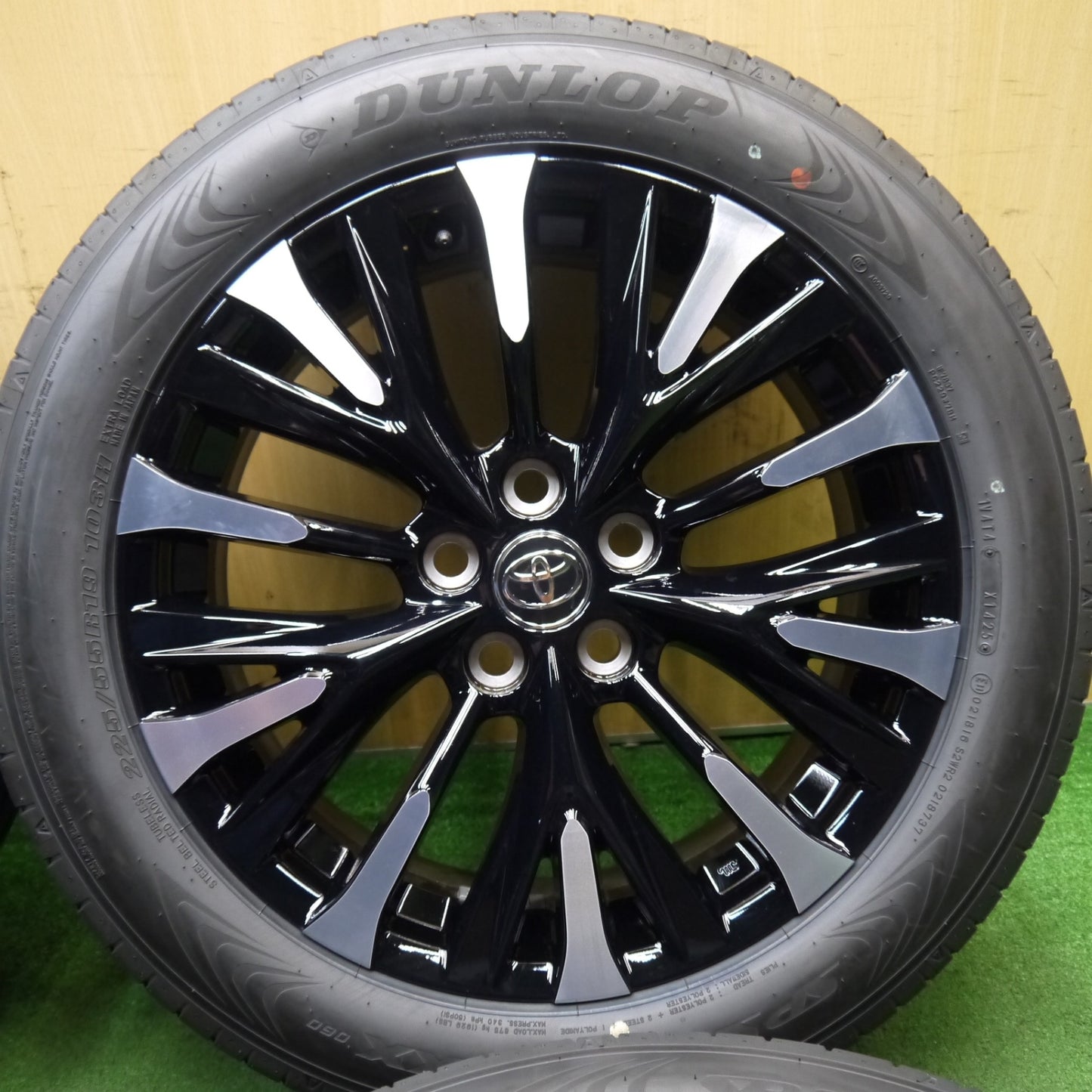 新車外し!25年★トヨタ 40系 ヴェルファイア アルファード エグゼクティブラウンジ 純正 225/55R19 ダンロップ SPスポーツマックス 060 19インチ PCD120/5H★5060402KKノ
