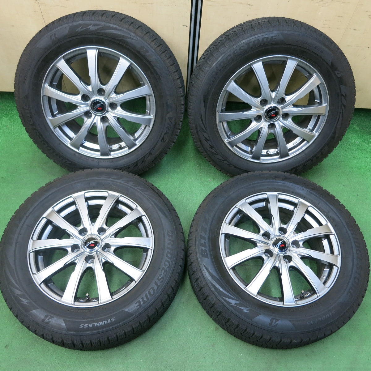 16インチアルミホイール 215/60r16 スタッドレス （セダン向け16