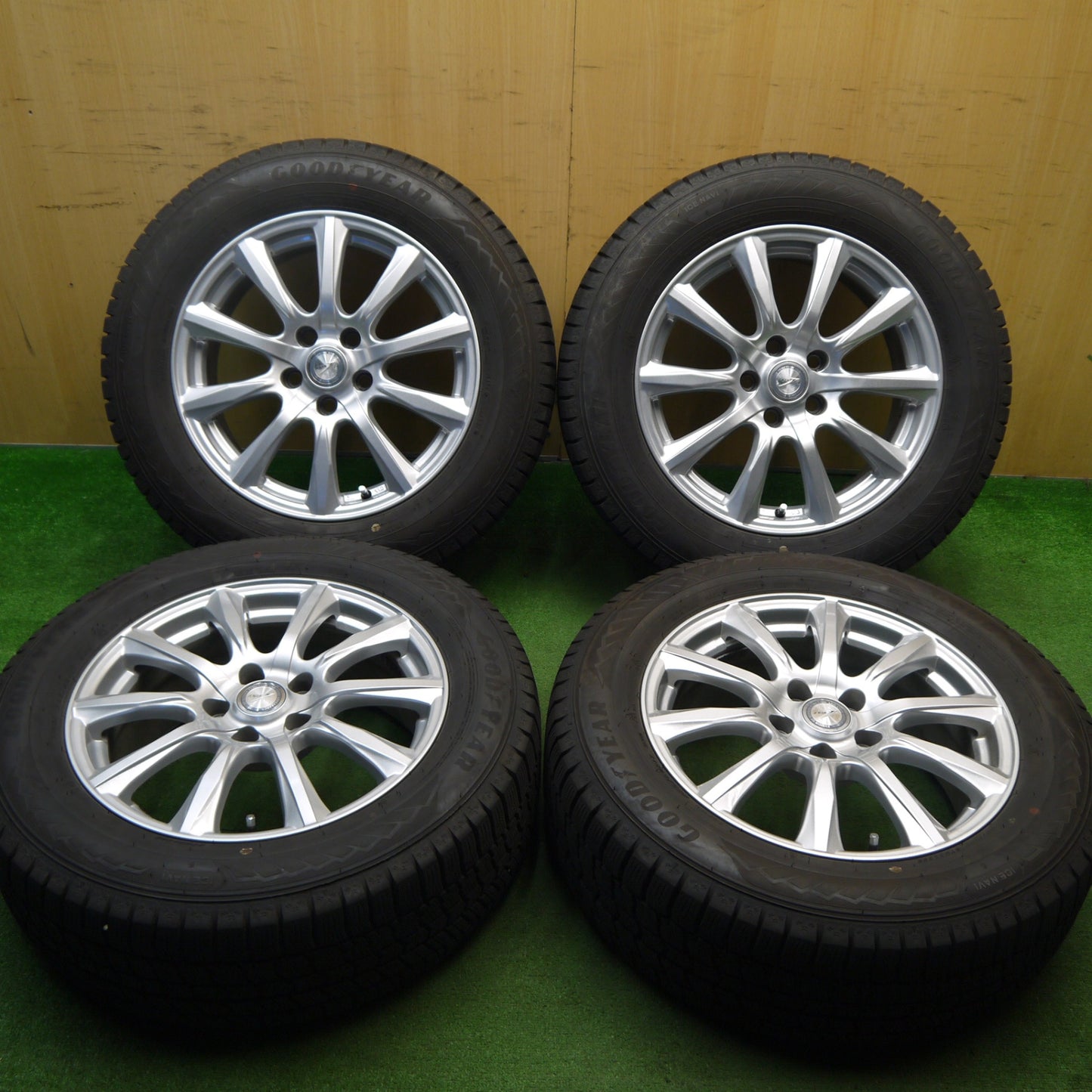 バリ溝!23年!キレイ!9.5分★スタッドレス 225/60R17 グッドイヤー アイスナビ8 JOKER ジョーカー 17インチ PCD114.3/5H★5041407Hス