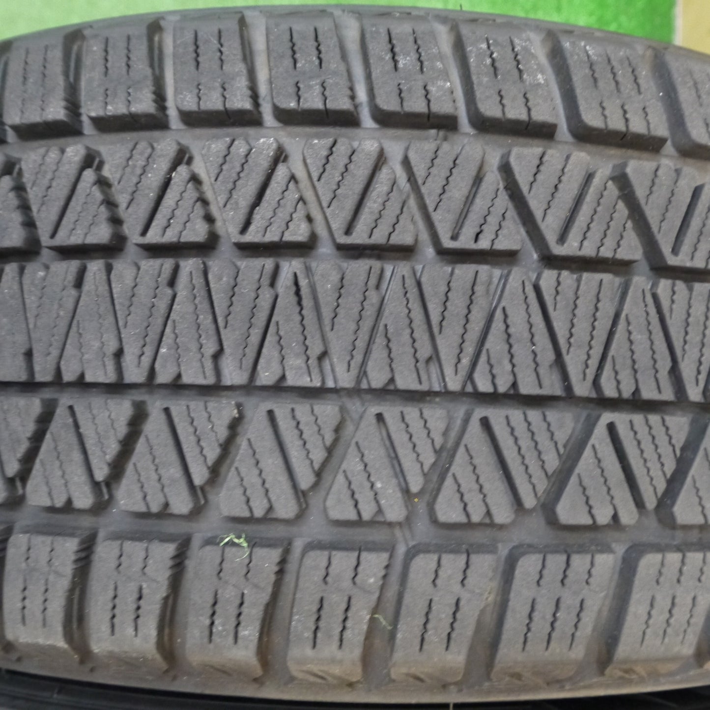 バリ溝!23年!キレイ!9.5分★スタッドレス 225/55R18 ブリヂストン ブリザック DM-V3 F Direction WS5 Fディレクション 18インチ PCD114.3/5H★5051307Hス