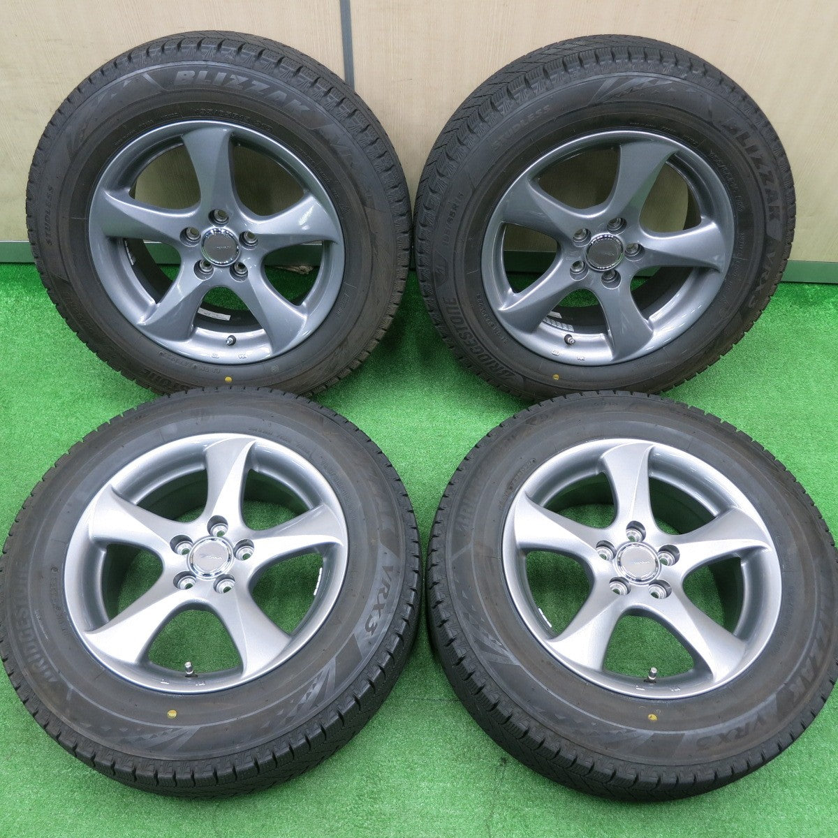 [送料無料] バリ溝！22年！キレイ！ほぼ10分★プリウス等 195/65R15 スタッドレス ブリヂストン ブリザック VRX3 TOPRUN  トップラン 15インチ PCD100/5H★4102501NJス