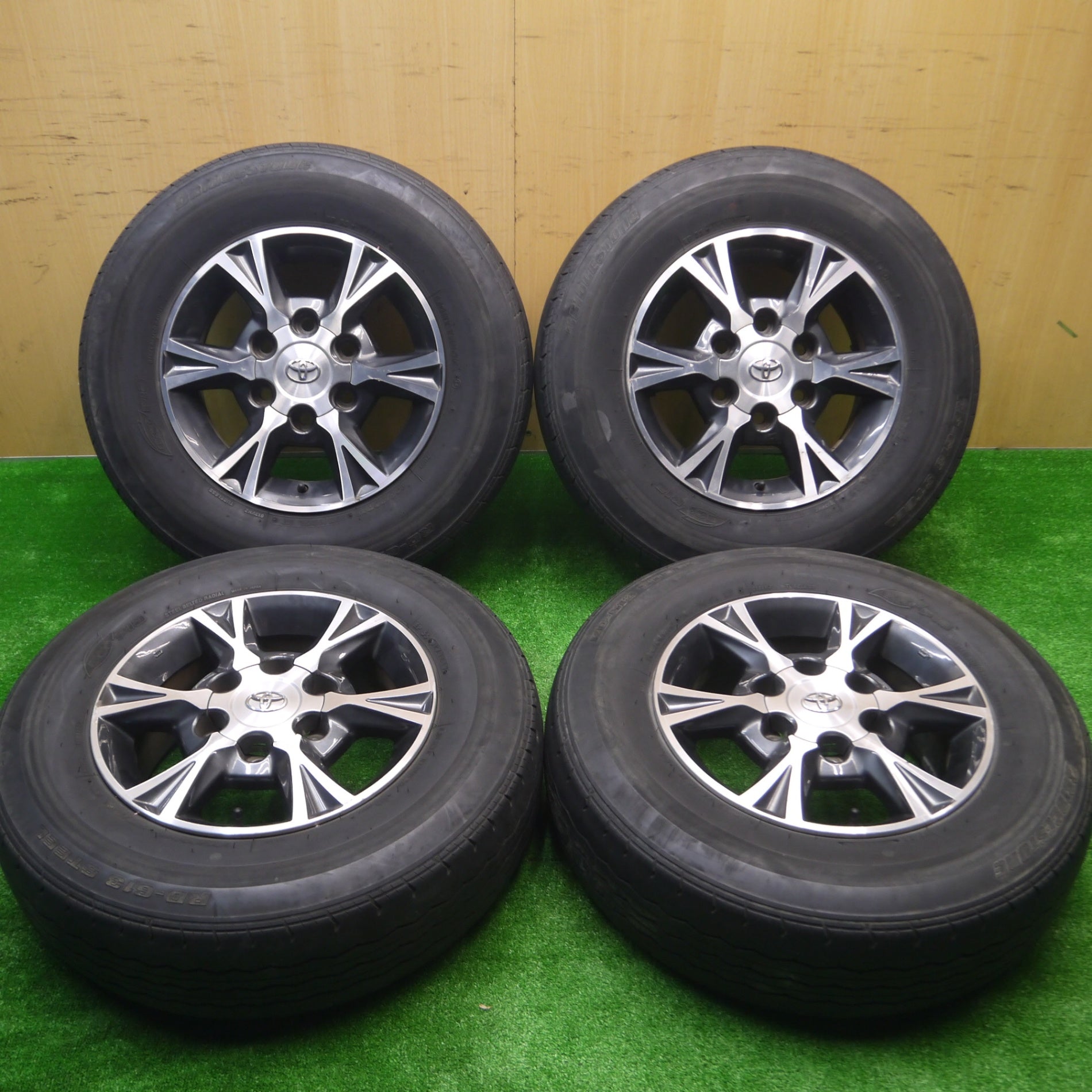 *送料無料* 4本価格★トヨタ 200系 ハイエース 4型 純正 OP 195/80R15 ブリヂストン RD-613 STEEL  PCD139.7/6H★4043002HAノ