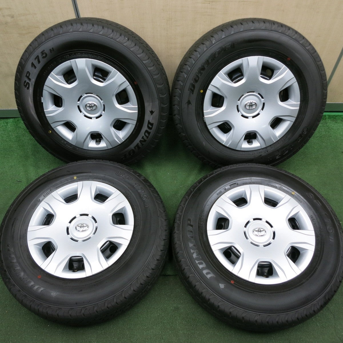 *送料無料* 新車外し！24年★トヨタ 200系 ハイエース 純正 スチール 195/80R15 107/105S ダンロップ SP175N  15インチ PCD139.7/6H★4062801HAノ