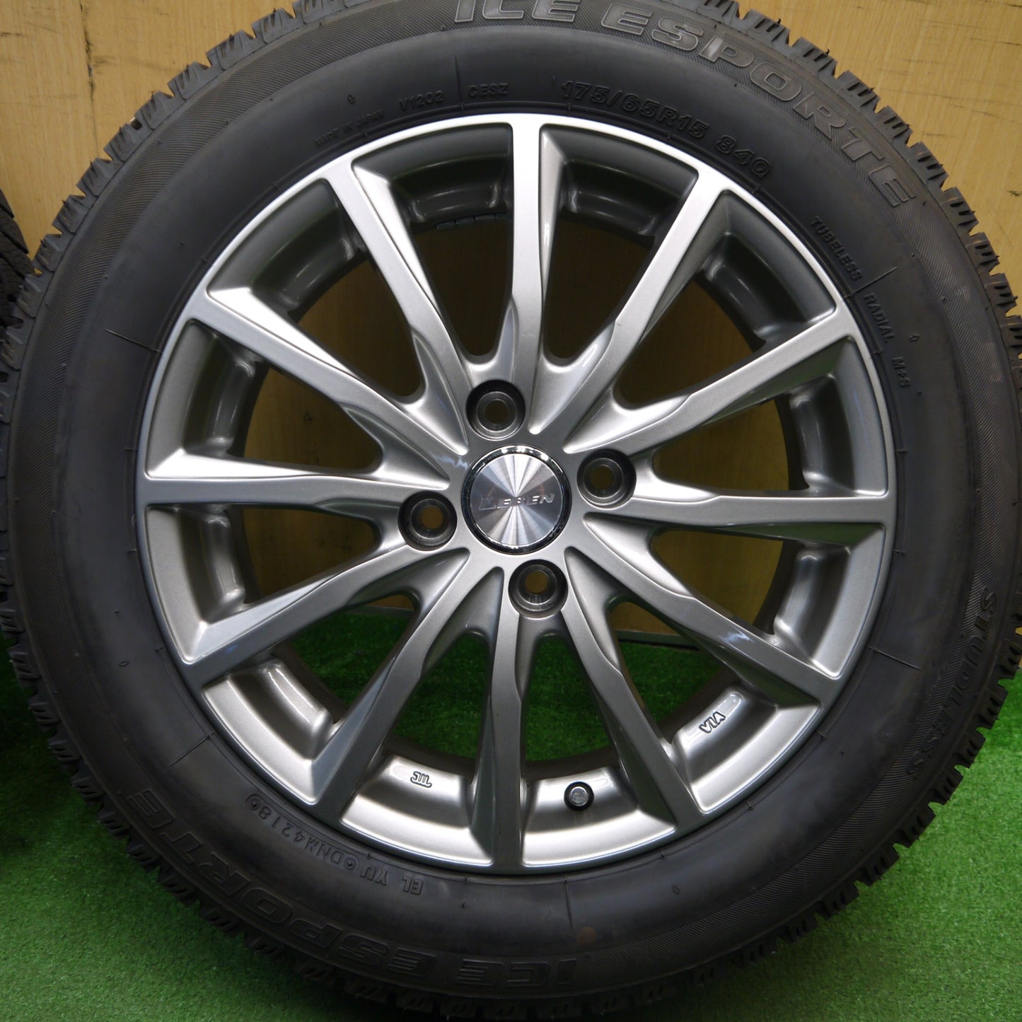 バリ溝!キレイ!ほぼ10分★スタッドレス 175/65R15 アイスエスポルテ LEBEN レーベン 15インチ PCD100/4H★5041106Hス